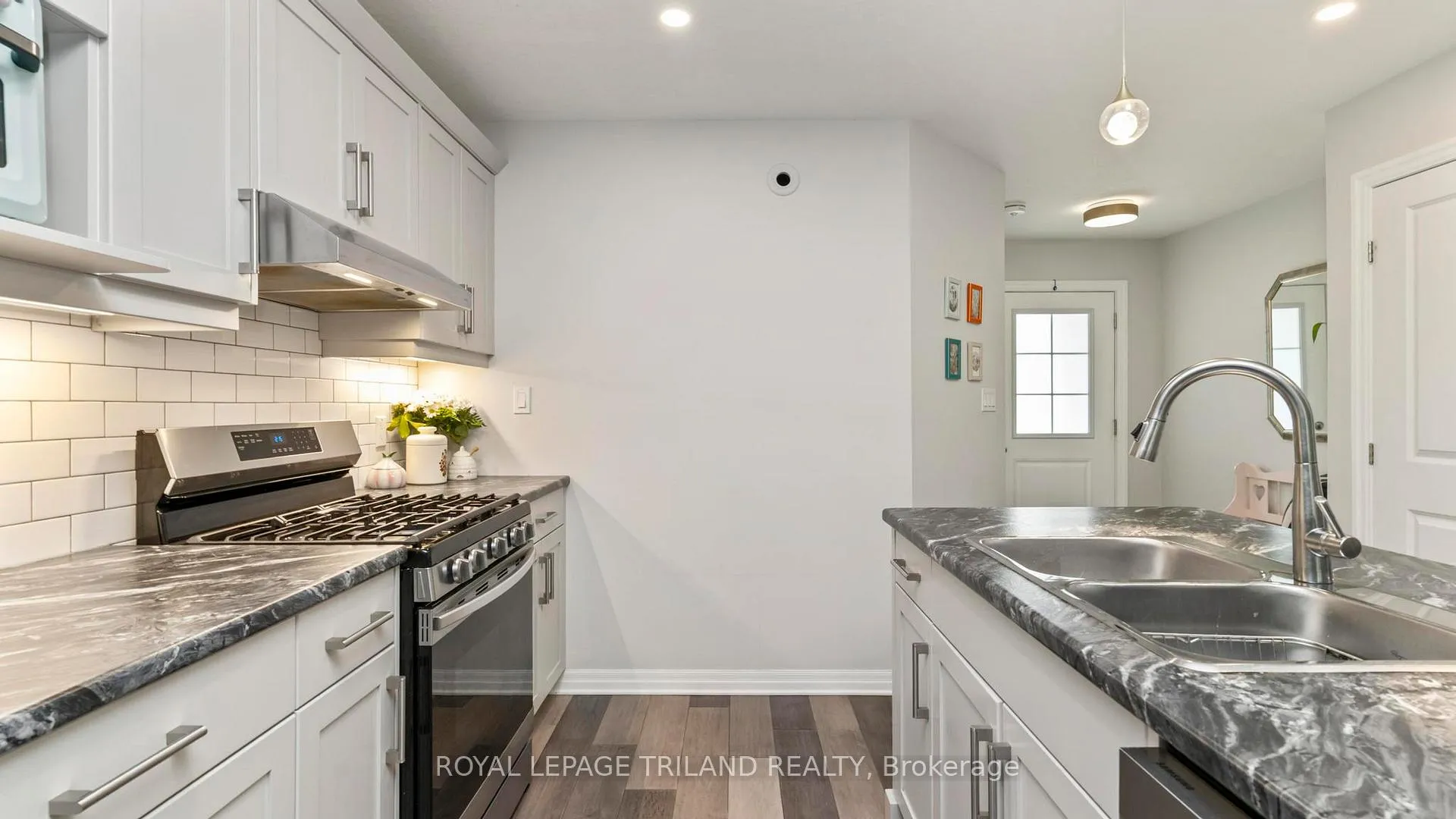 Photo 6 of 60 Ashberry Place, St. Thomas — HOMEH