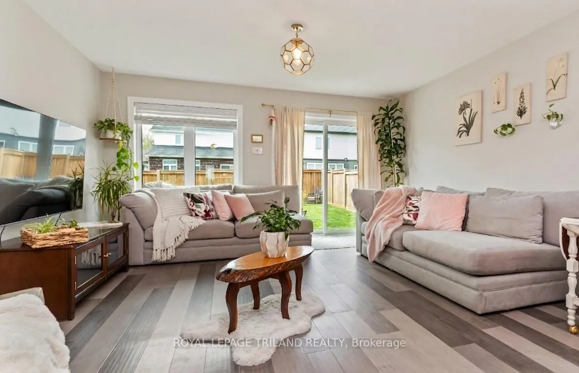 Photo 10 of 60 Ashberry Place, St. Thomas — HOMEH