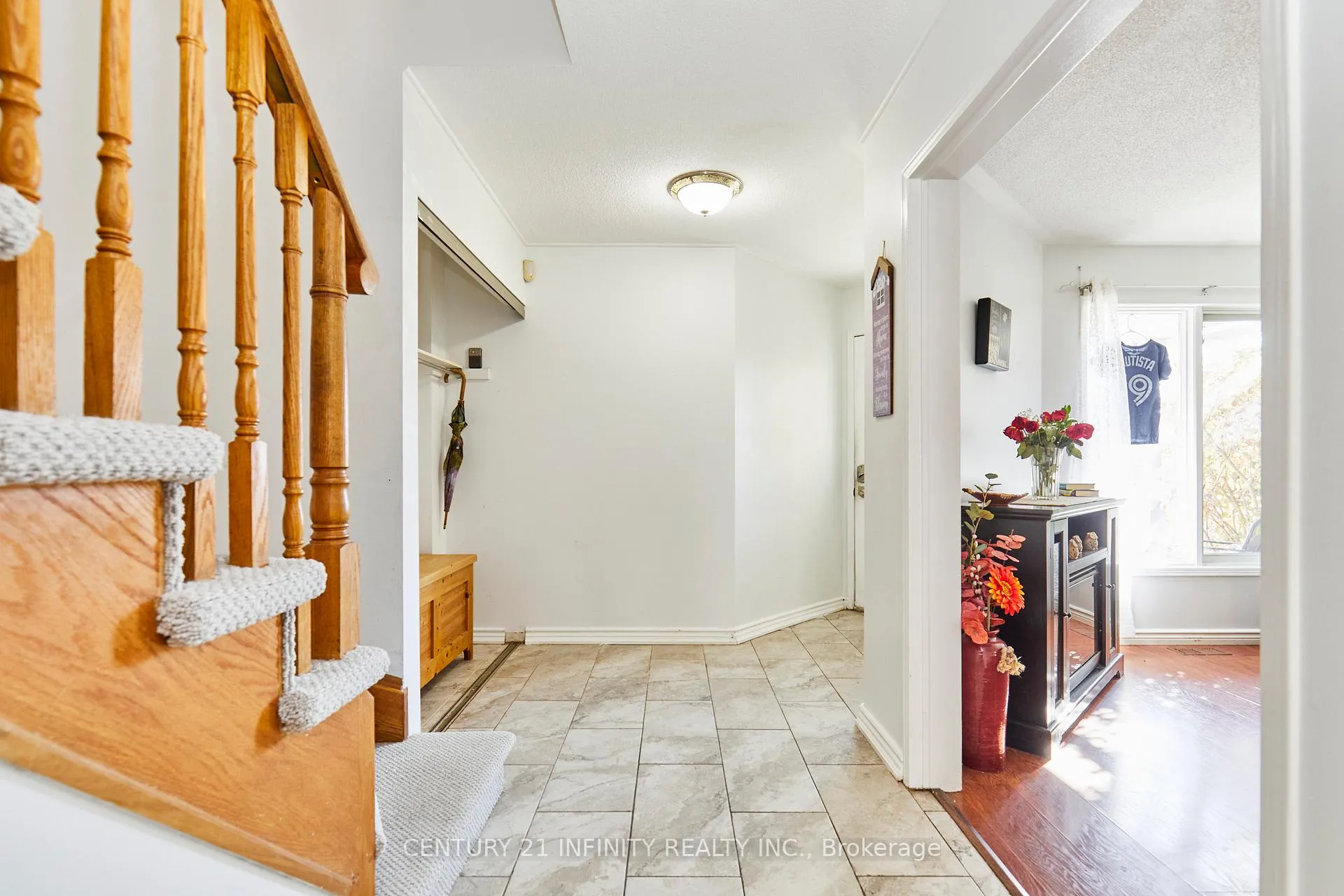 Photo 3 of 20 Brodie Court, Clarington, Bowmanville — HOMEH