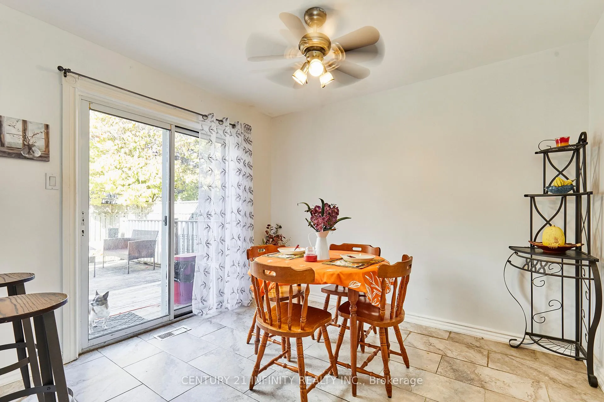 Photo 8 of 20 Brodie Court, Clarington, Bowmanville — HOMEH