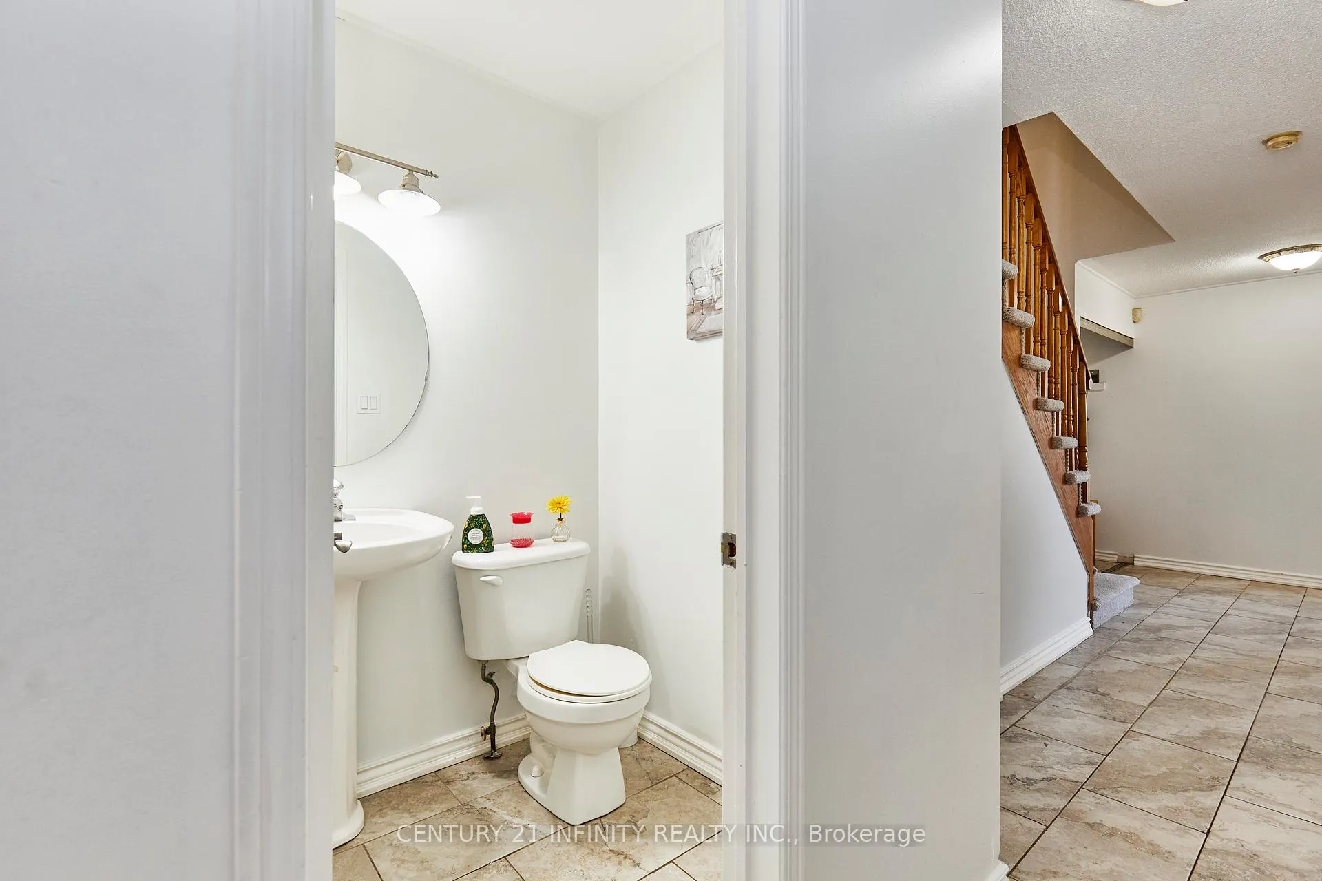 Photo 9 of 20 Brodie Court, Clarington, Bowmanville — HOMEH