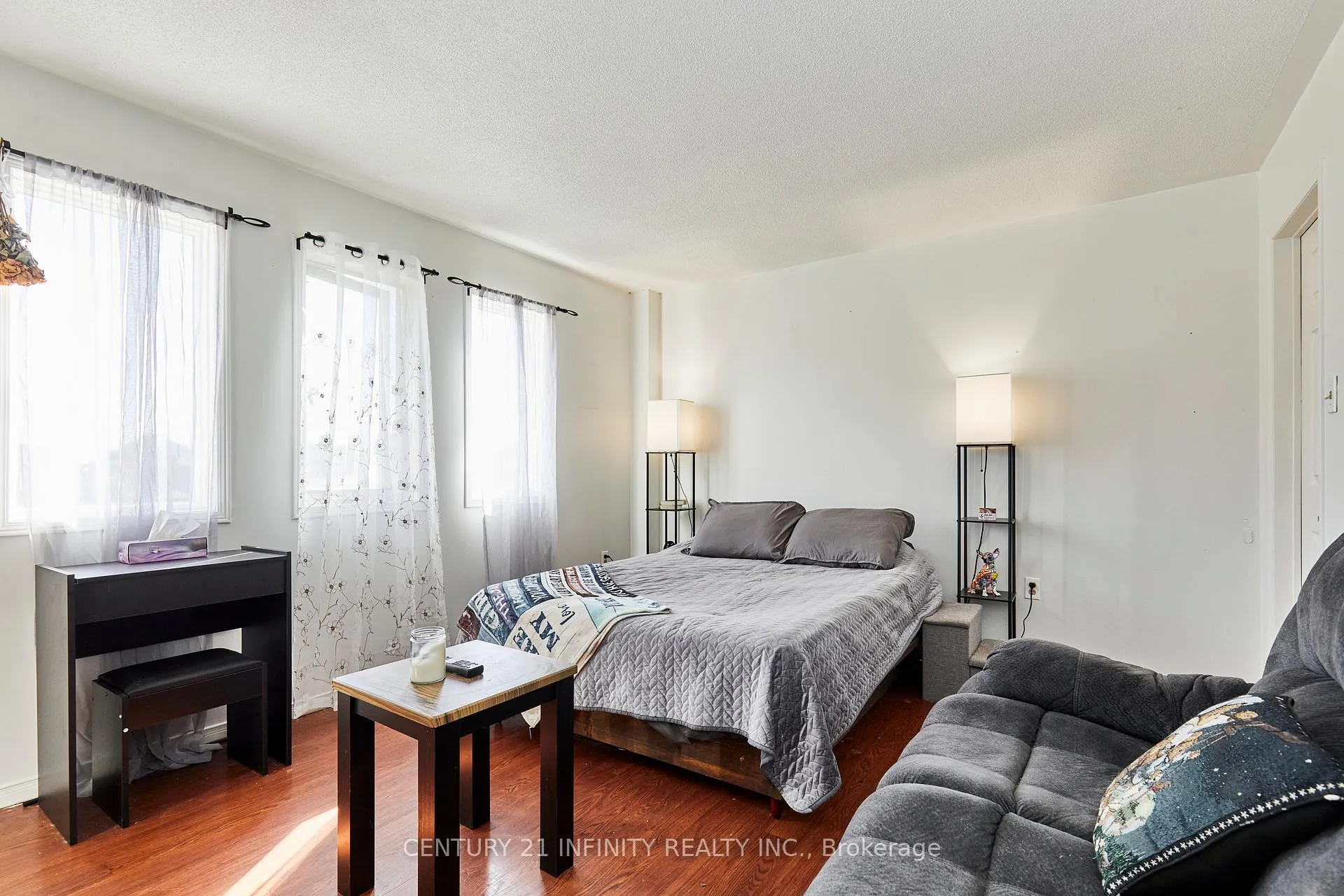 Photo 12 of 20 Brodie Court, Clarington, Bowmanville — HOMEH