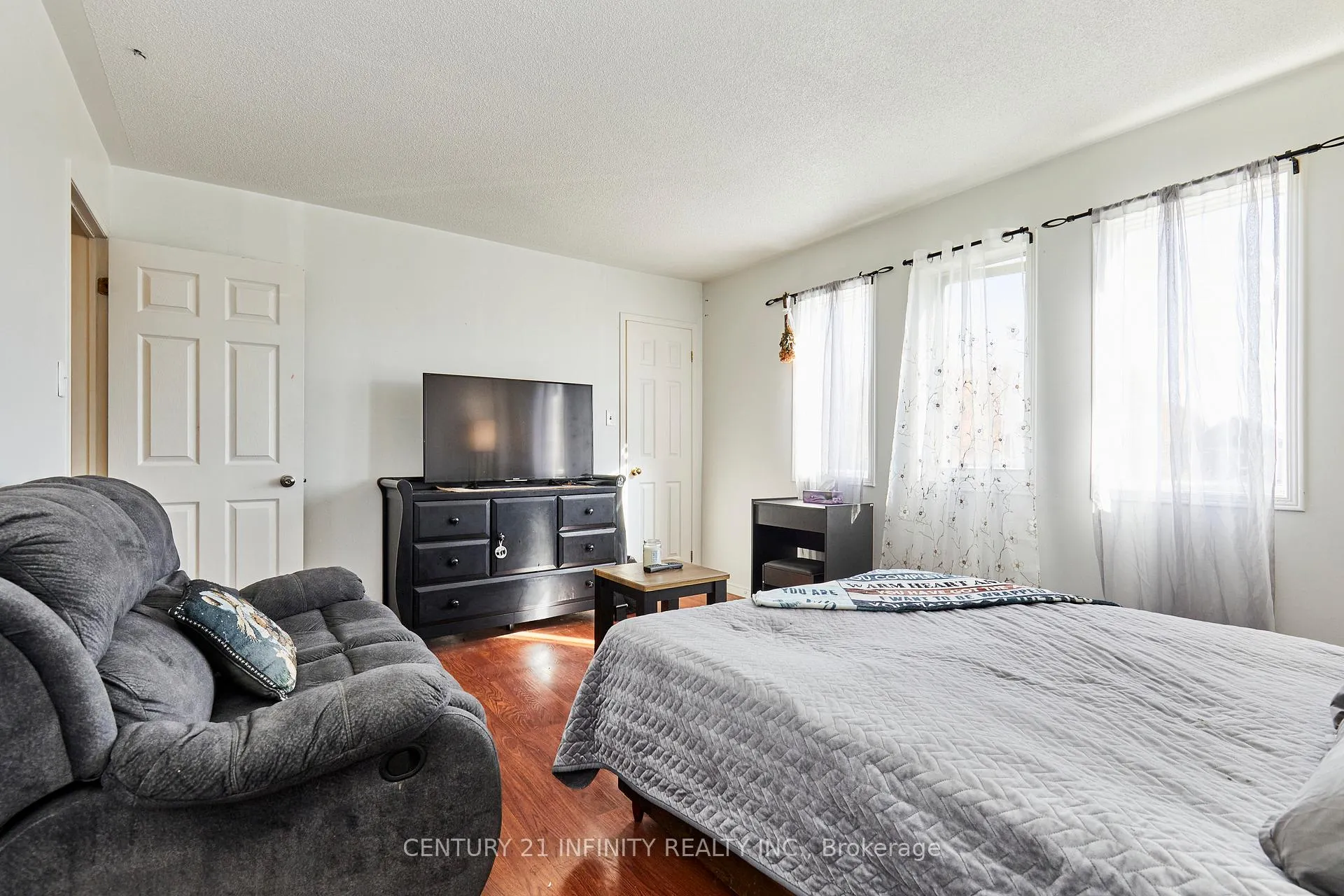 Photo 13 of 20 Brodie Court, Clarington, Bowmanville — HOMEH