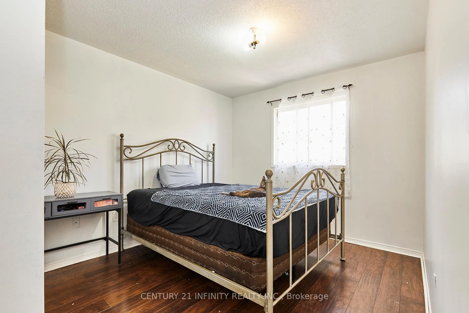 Photo 16 of 20 Brodie Court, Clarington, Bowmanville — HOMEH