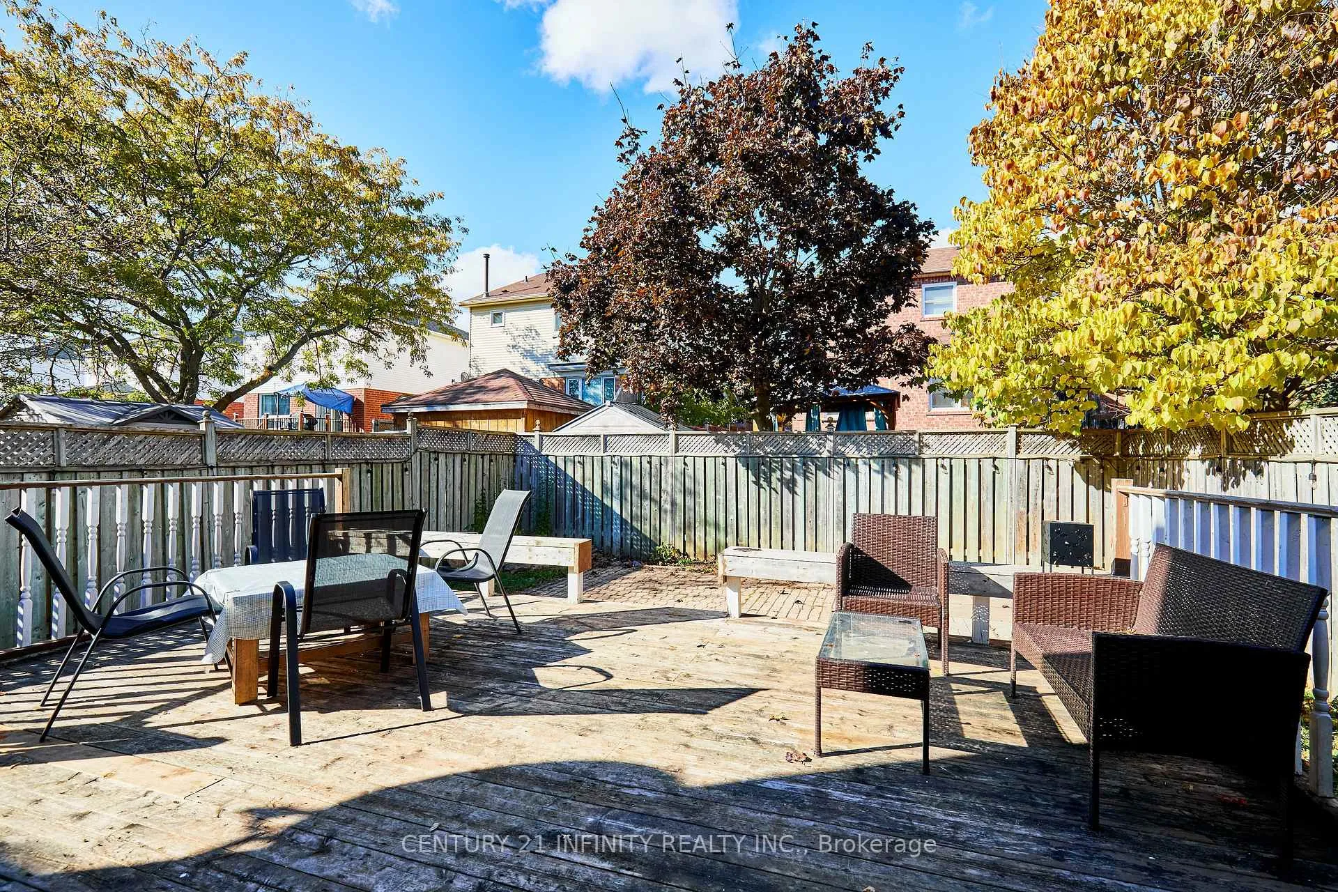 Photo 21 of 20 Brodie Court, Clarington, Bowmanville — HOMEH