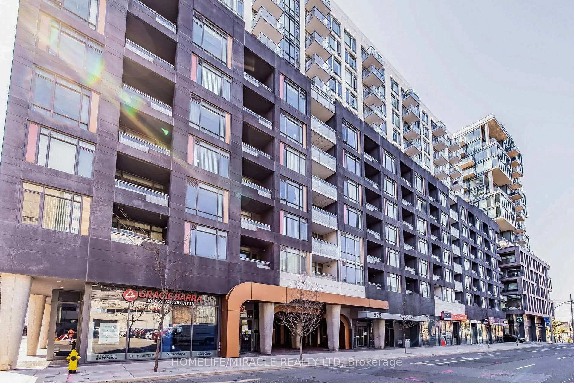 Front of Unit 501, 525 Adelaide Street W