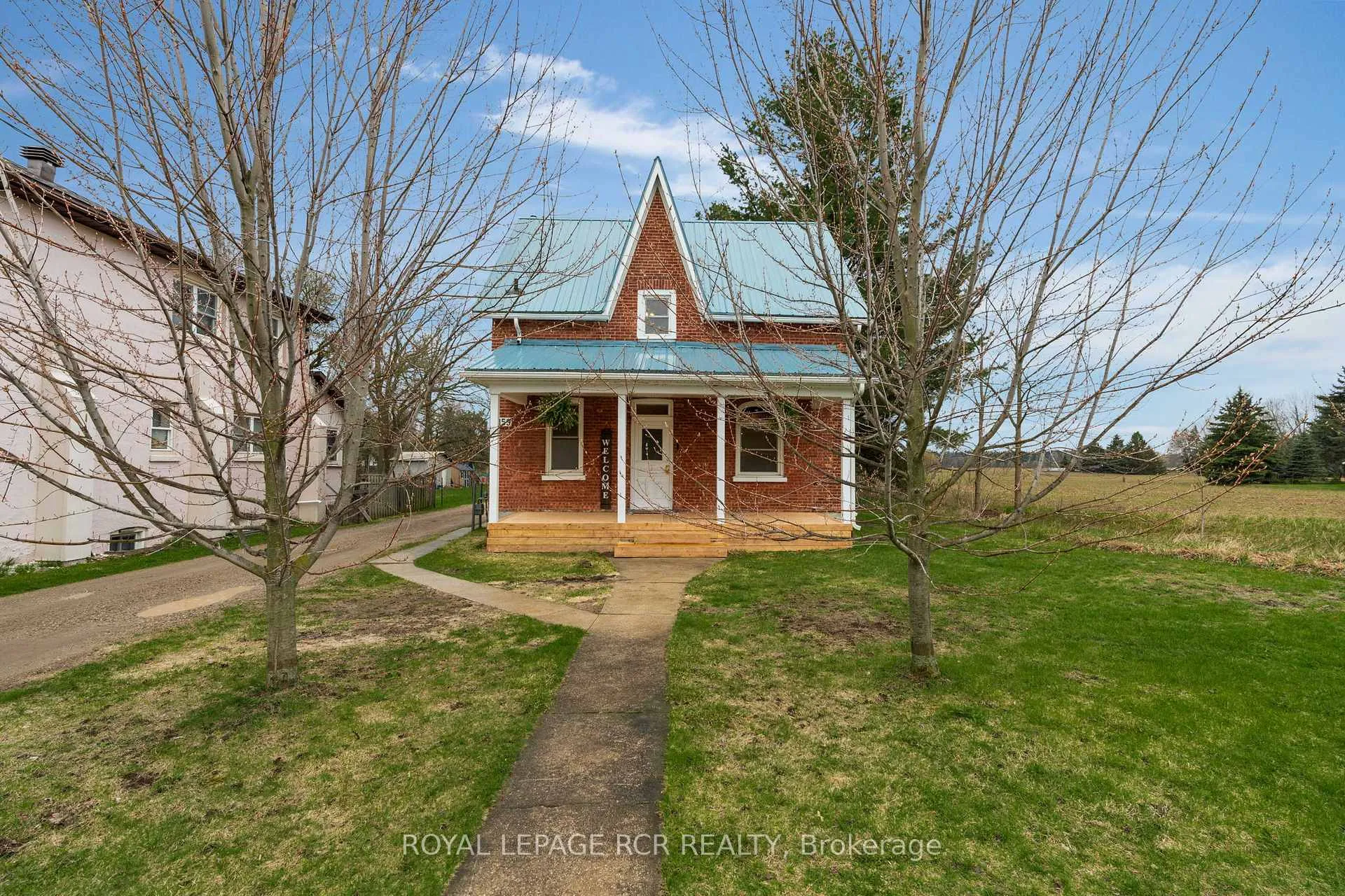 Photo 3 of 8159 Main Street, Adjala-Tosorontio, Everett — HOMEH