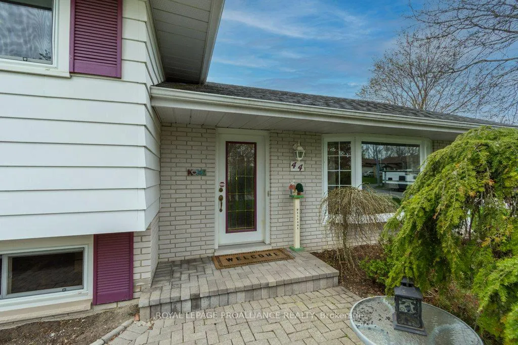 Photo 5 of 44 Shoniker Avenue, Quinte West, Trenton Ward — HOMEH