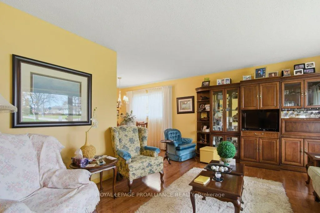 Photo 8 of 44 Shoniker Avenue, Quinte West, Trenton Ward — HOMEH