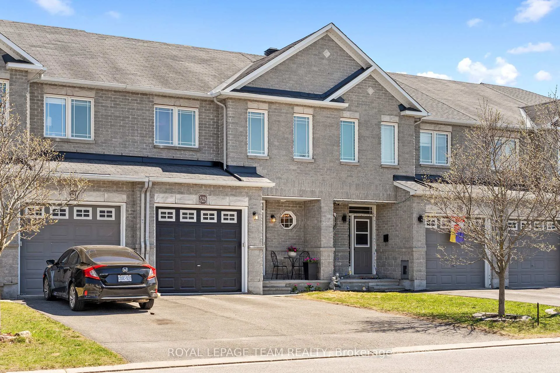 Photo 2 of 529 Pepperville Crescent, Ottawa, Kanata - Emerald Meadows/Trailwest — HOMEH