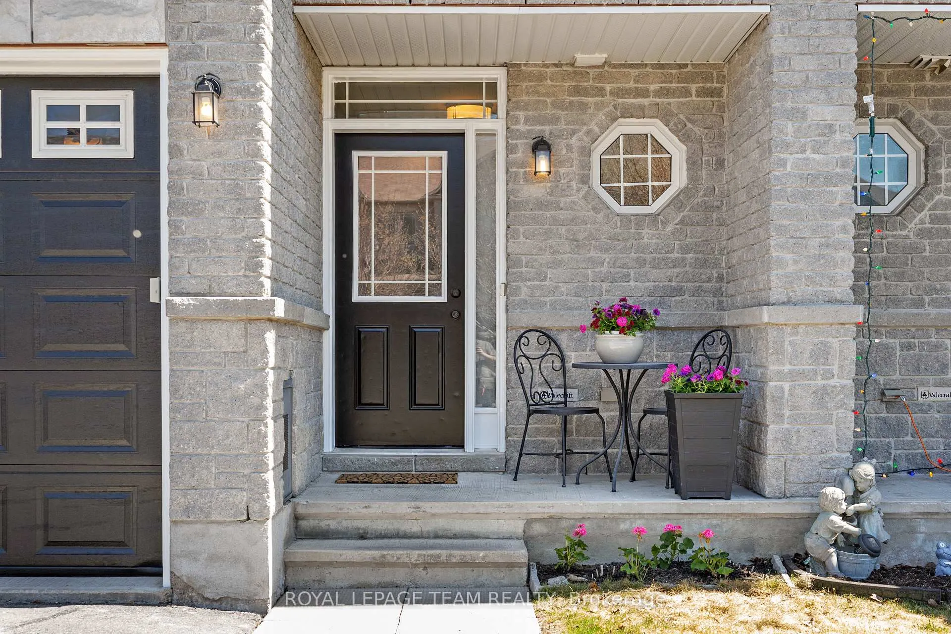 Photo 3 of 529 Pepperville Crescent, Ottawa, Kanata - Emerald Meadows/Trailwest — HOMEH