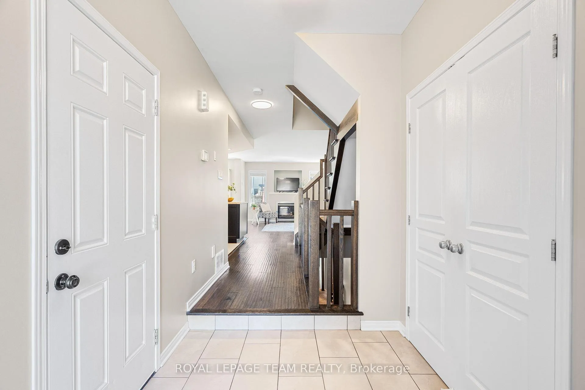 Photo 5 of 529 Pepperville Crescent, Ottawa, Kanata - Emerald Meadows/Trailwest — HOMEH