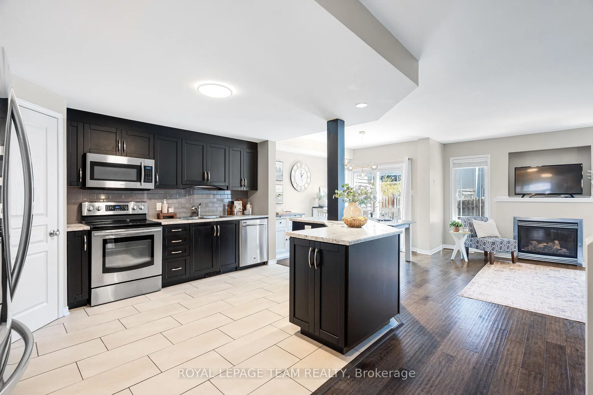 Photo 7 of 529 Pepperville Crescent, Ottawa, Kanata - Emerald Meadows/Trailwest — HOMEH