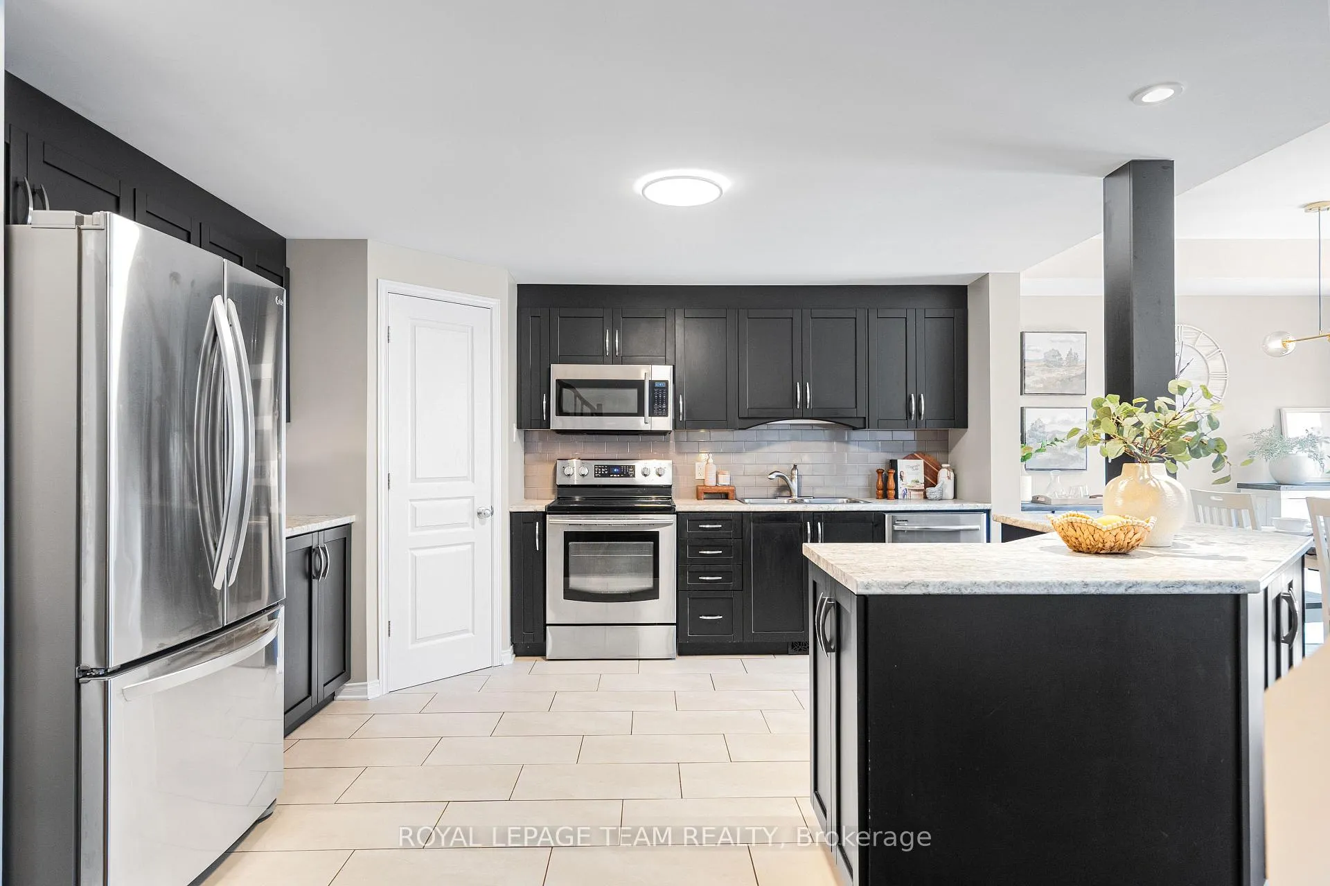 Photo 8 of 529 Pepperville Crescent, Ottawa, Kanata - Emerald Meadows/Trailwest — HOMEH