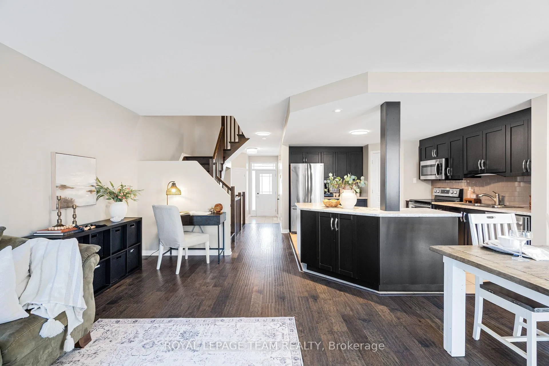 Photo 9 of 529 Pepperville Crescent, Ottawa, Kanata - Emerald Meadows/Trailwest — HOMEH