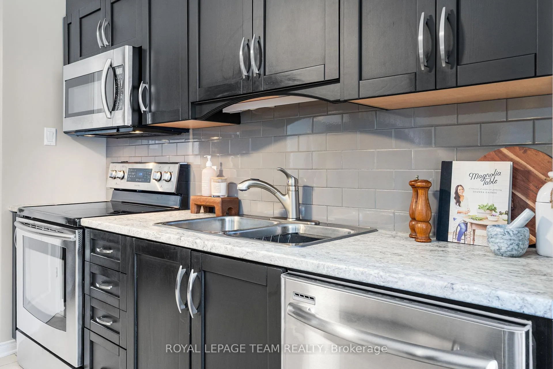 Photo 12 of 529 Pepperville Crescent, Ottawa, Kanata - Emerald Meadows/Trailwest — HOMEH