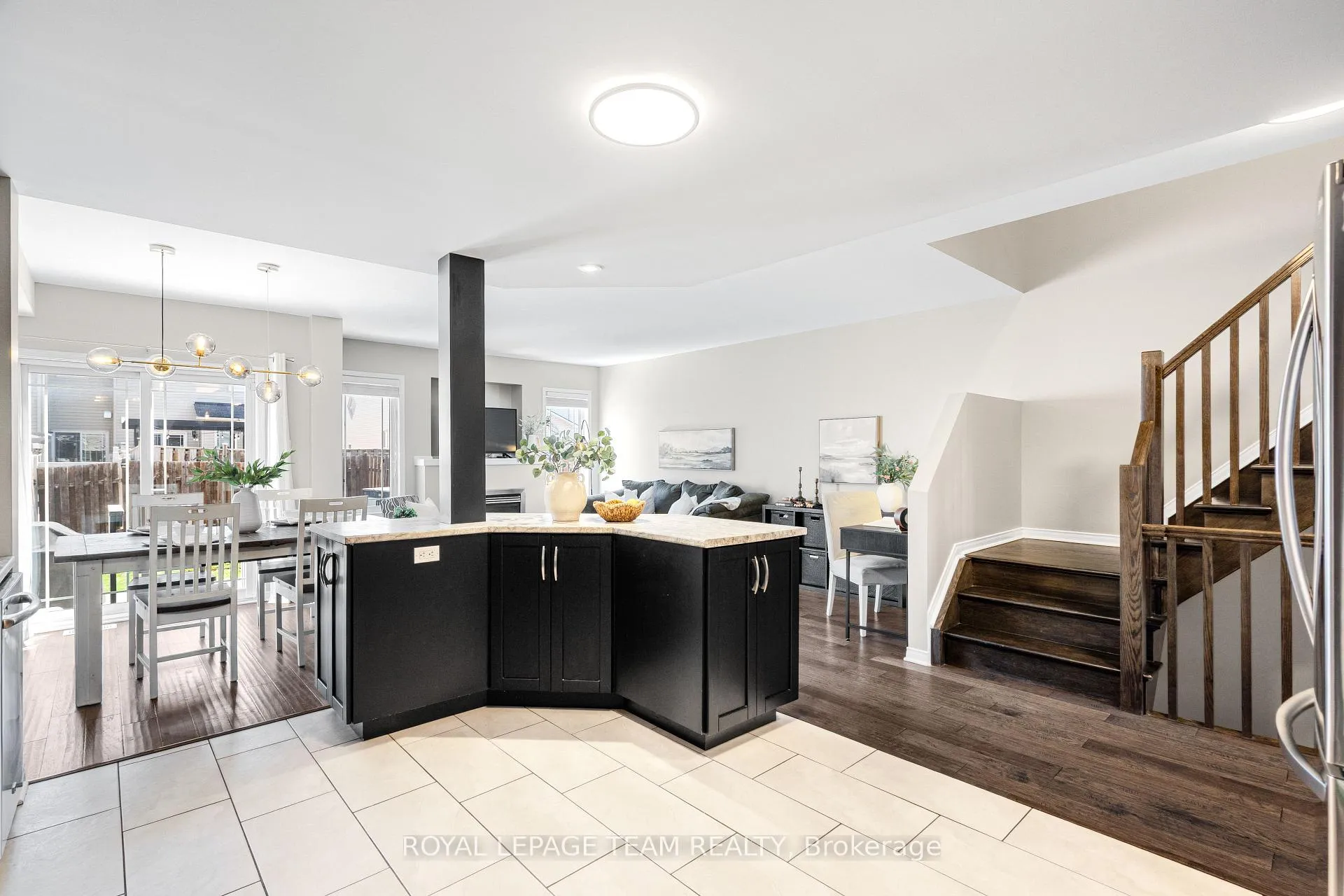 Photo 13 of 529 Pepperville Crescent, Ottawa, Kanata - Emerald Meadows/Trailwest — HOMEH