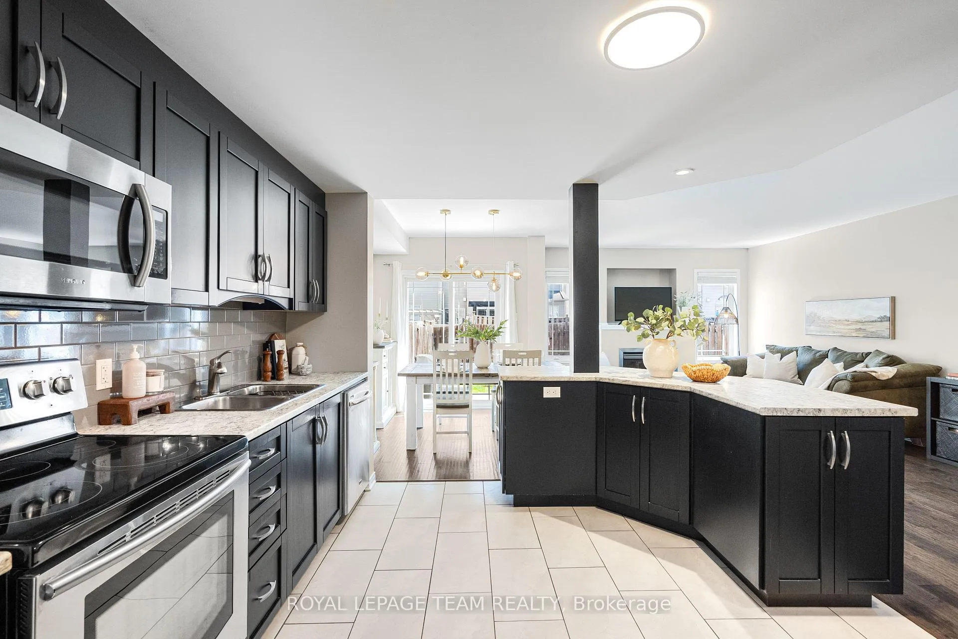 Photo 14 of 529 Pepperville Crescent, Ottawa, Kanata - Emerald Meadows/Trailwest — HOMEH