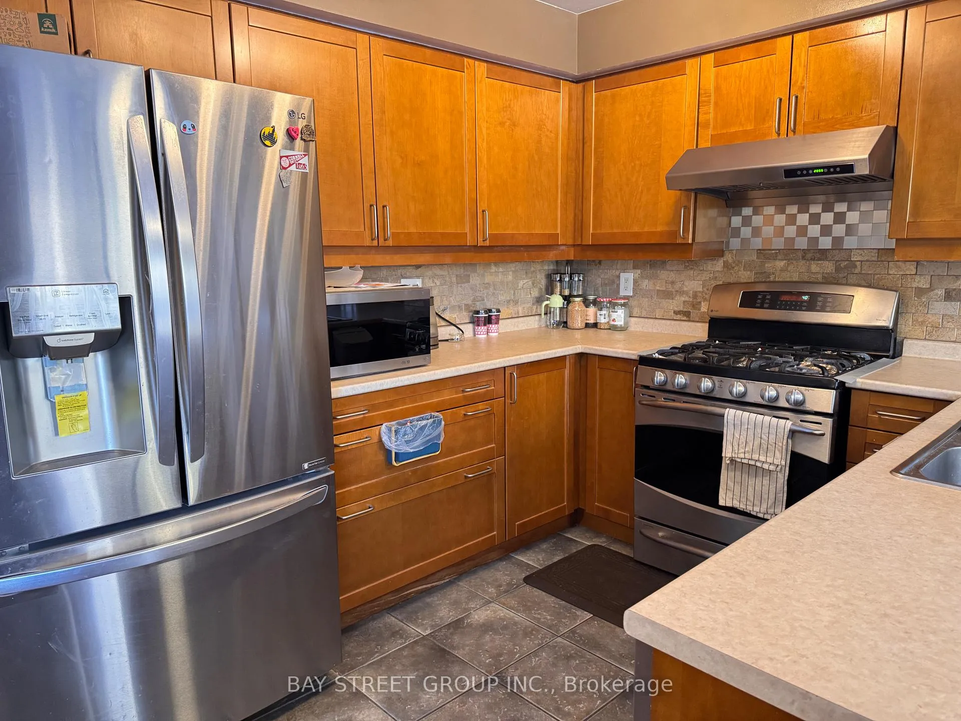 Photo 5 of 2118 Erin Gate Boulevard, Pickering, Amberlea — HOMEH