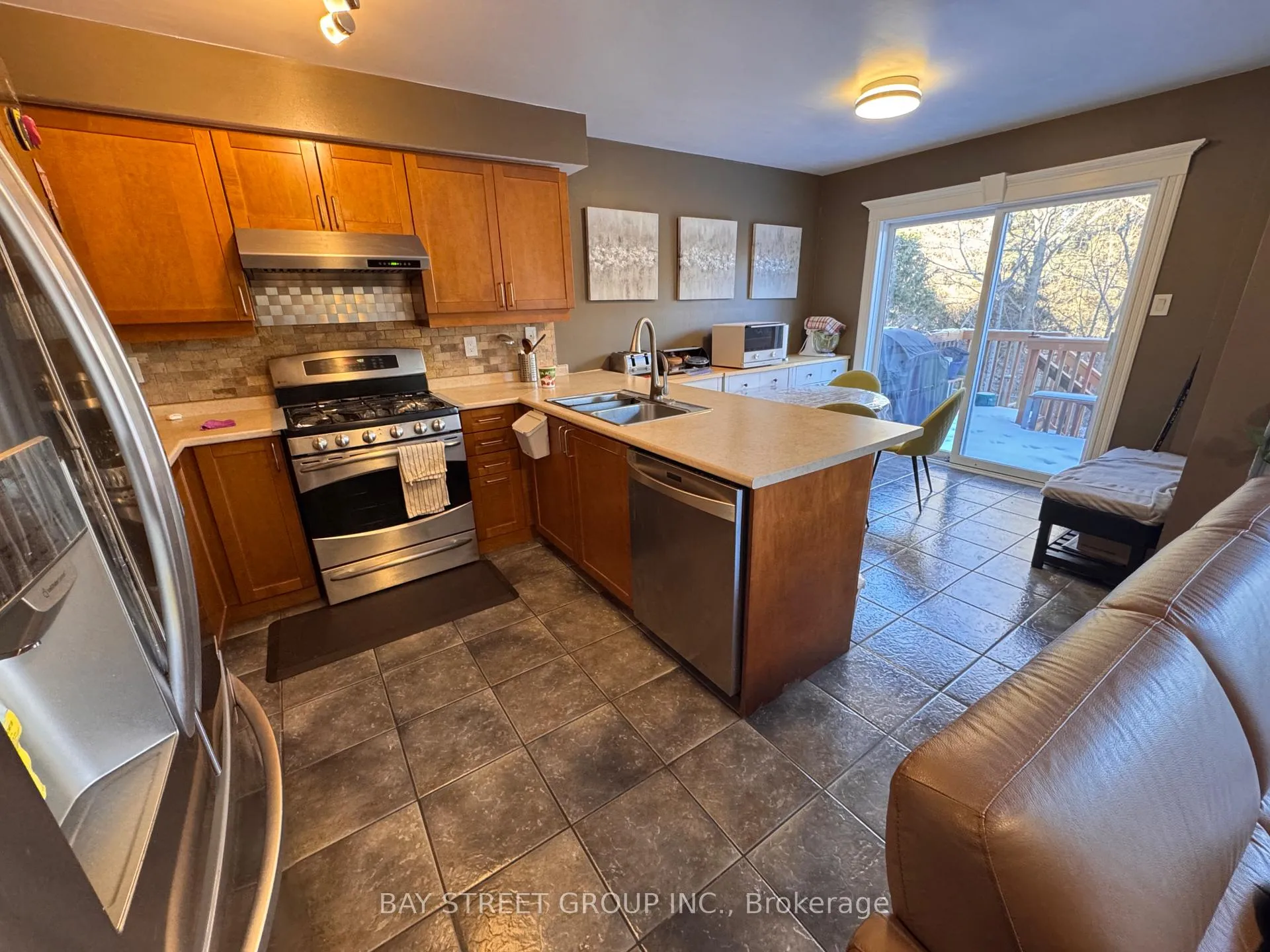 Photo 6 of 2118 Erin Gate Boulevard, Pickering, Amberlea — HOMEH