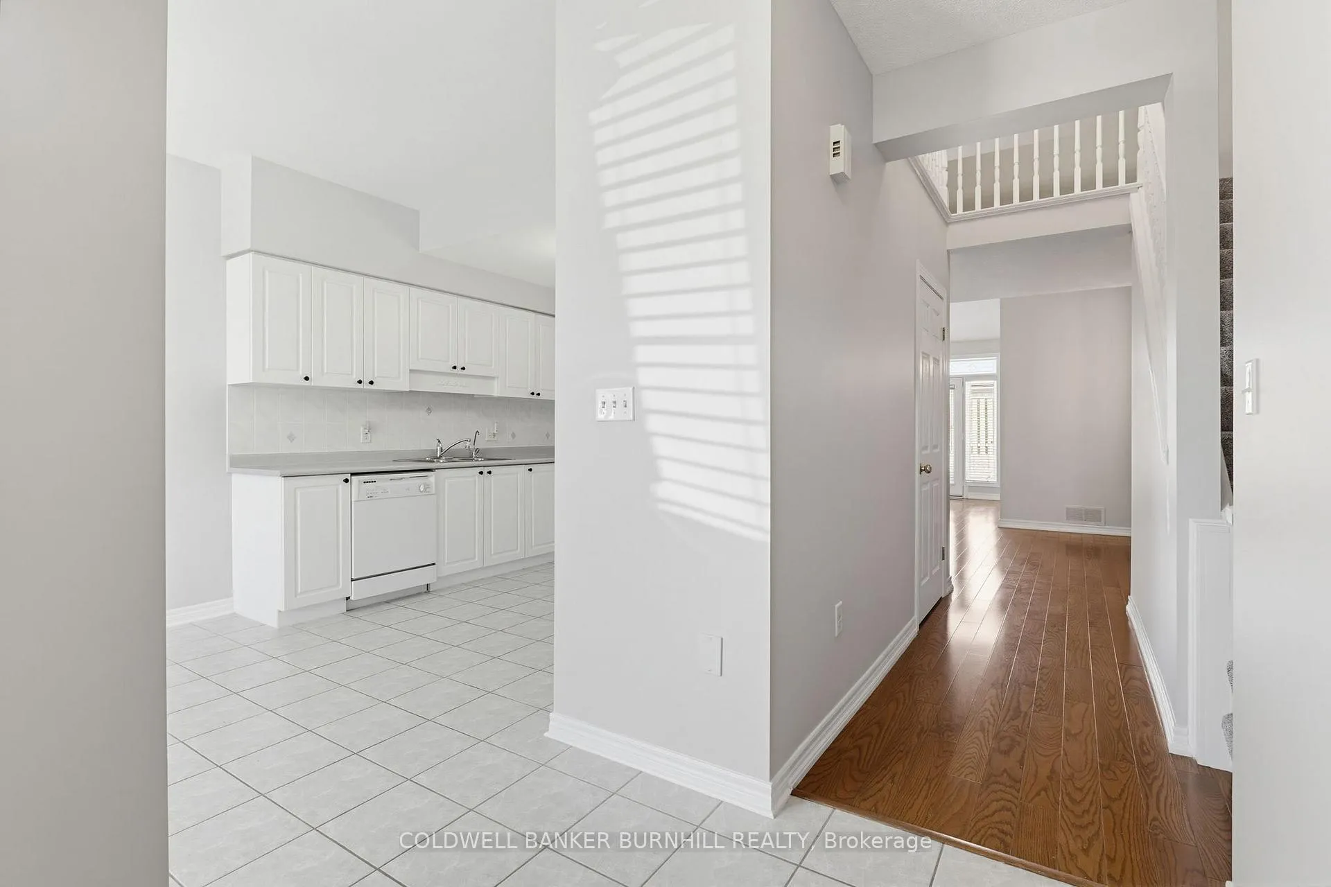Photo 3 of 34 Greentrail Drive, Hamilton, Twenty Place — HOMEH