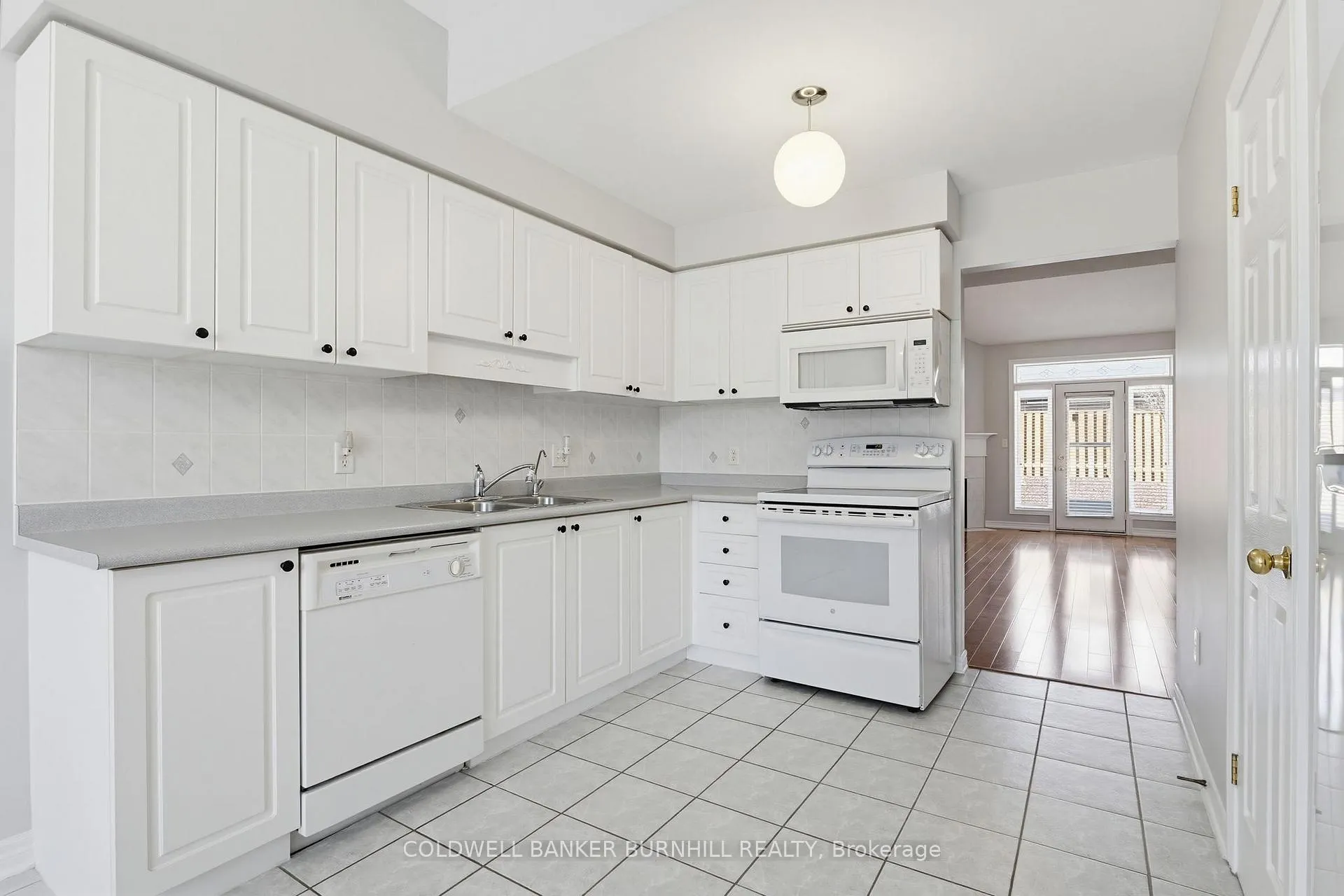 Photo 4 of 34 Greentrail Drive, Hamilton, Twenty Place — HOMEH