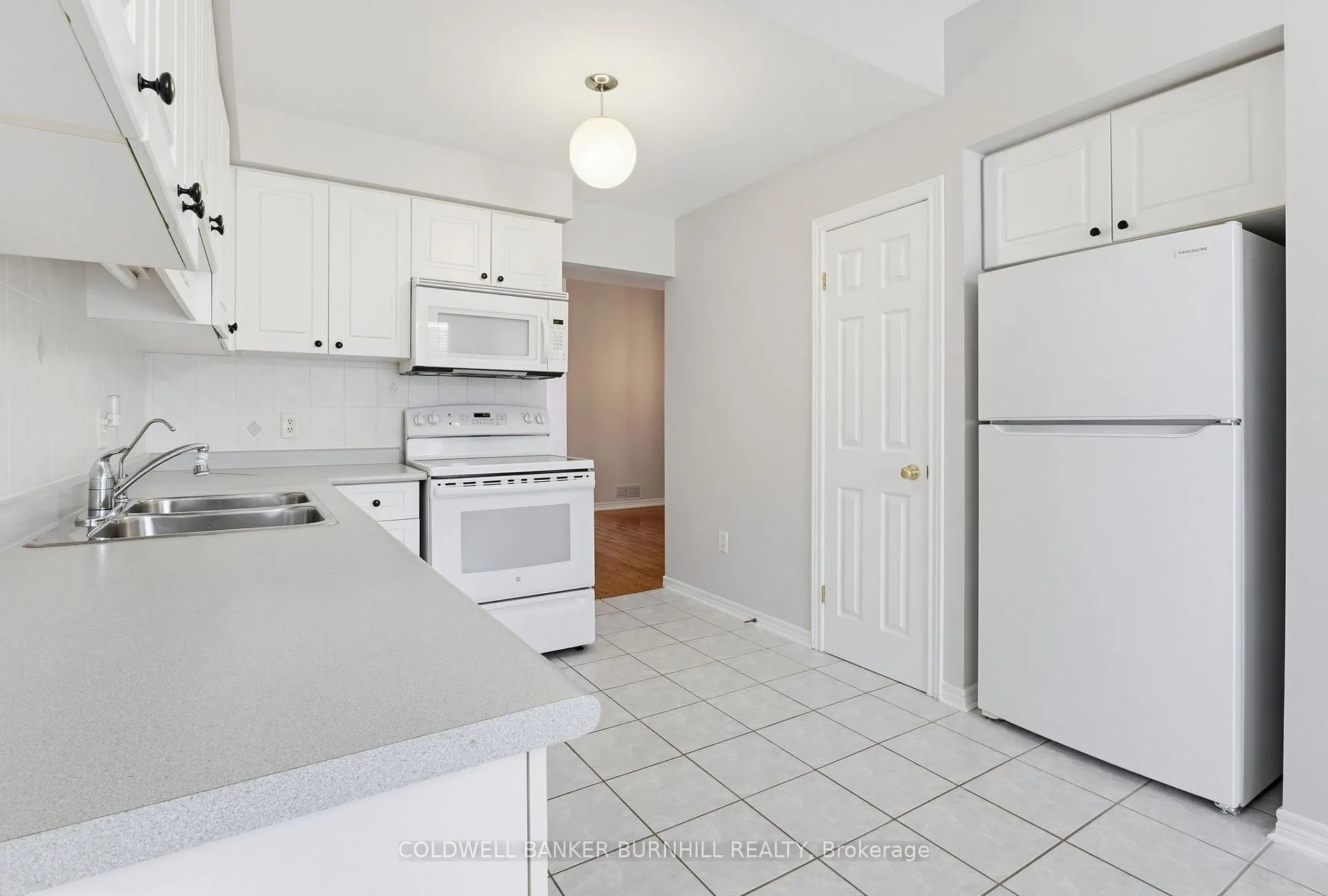 Photo 5 of 34 Greentrail Drive, Hamilton, Twenty Place — HOMEH