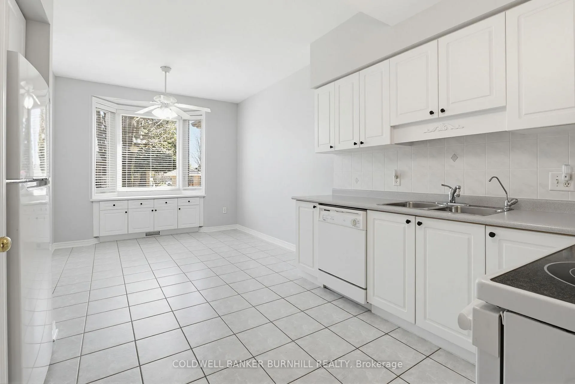Photo 6 of 34 Greentrail Drive, Hamilton, Twenty Place — HOMEH