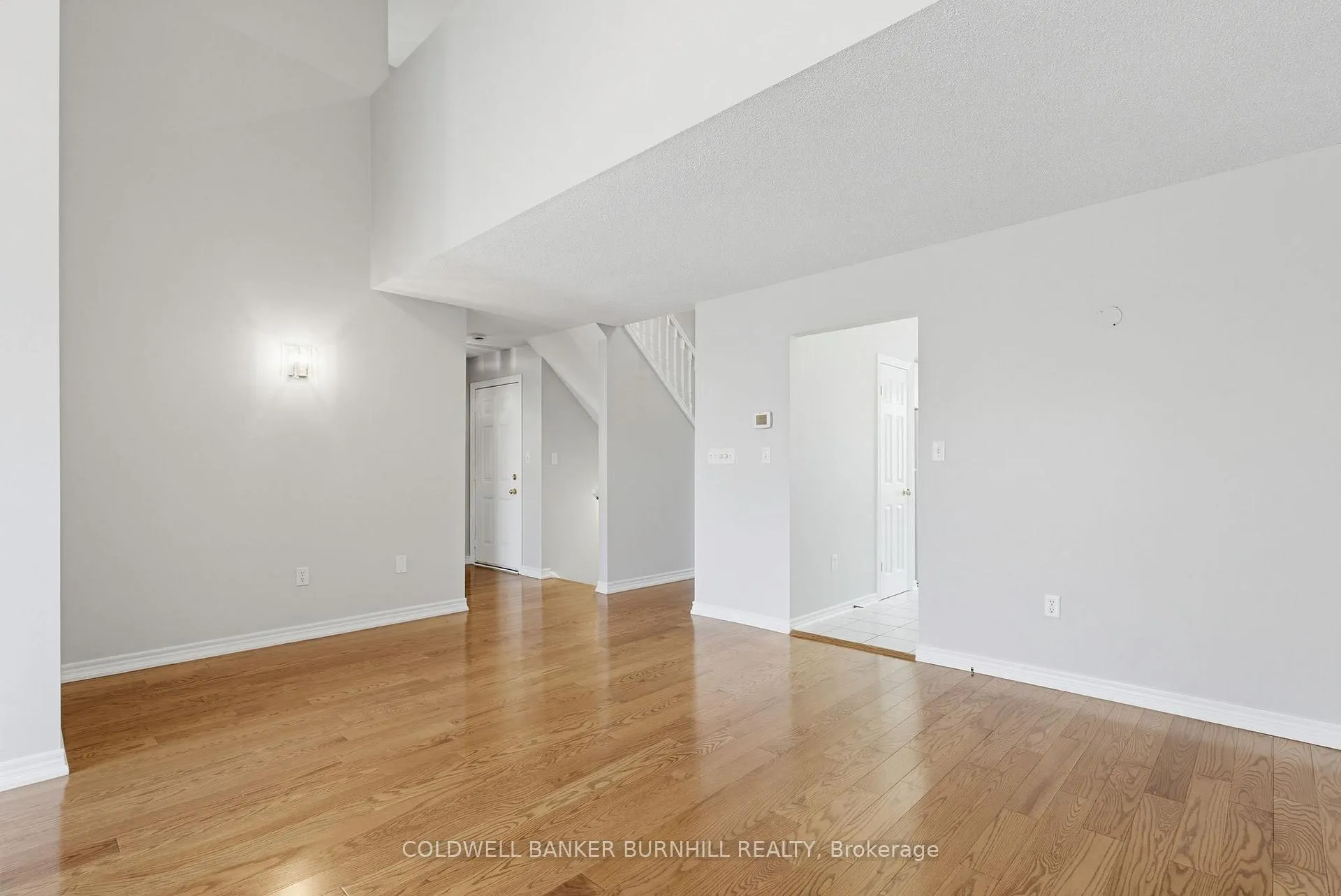 Photo 12 of 34 Greentrail Drive, Hamilton, Twenty Place — HOMEH