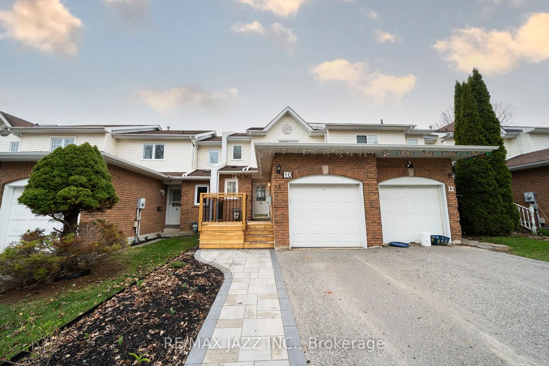 Photo 2 of 10 Pidduck Street, Clarington, Courtice — HOMEH