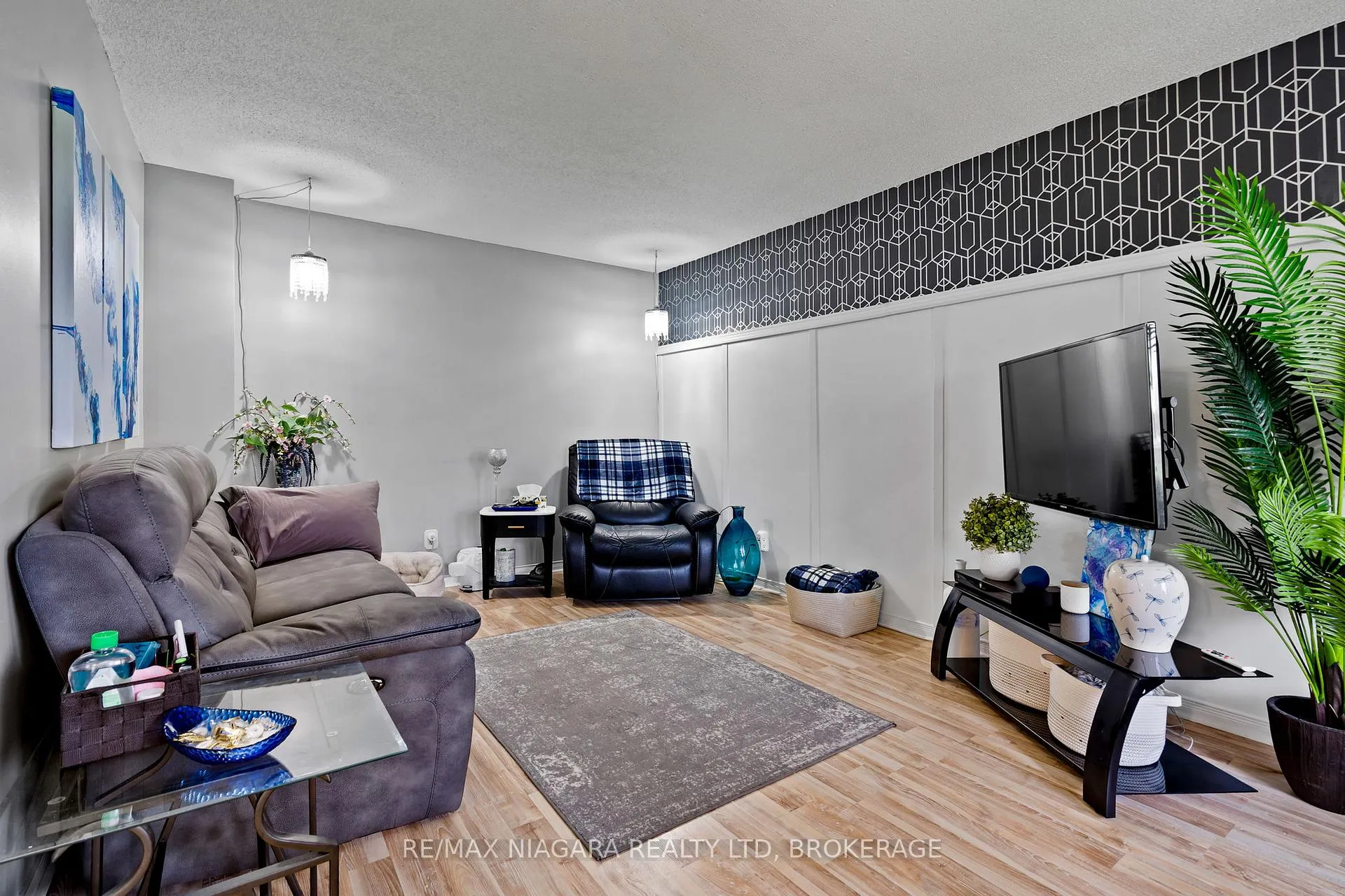 Photo 7 of 51 Woodrush Avenue, Welland, N. Welland — HOMEH