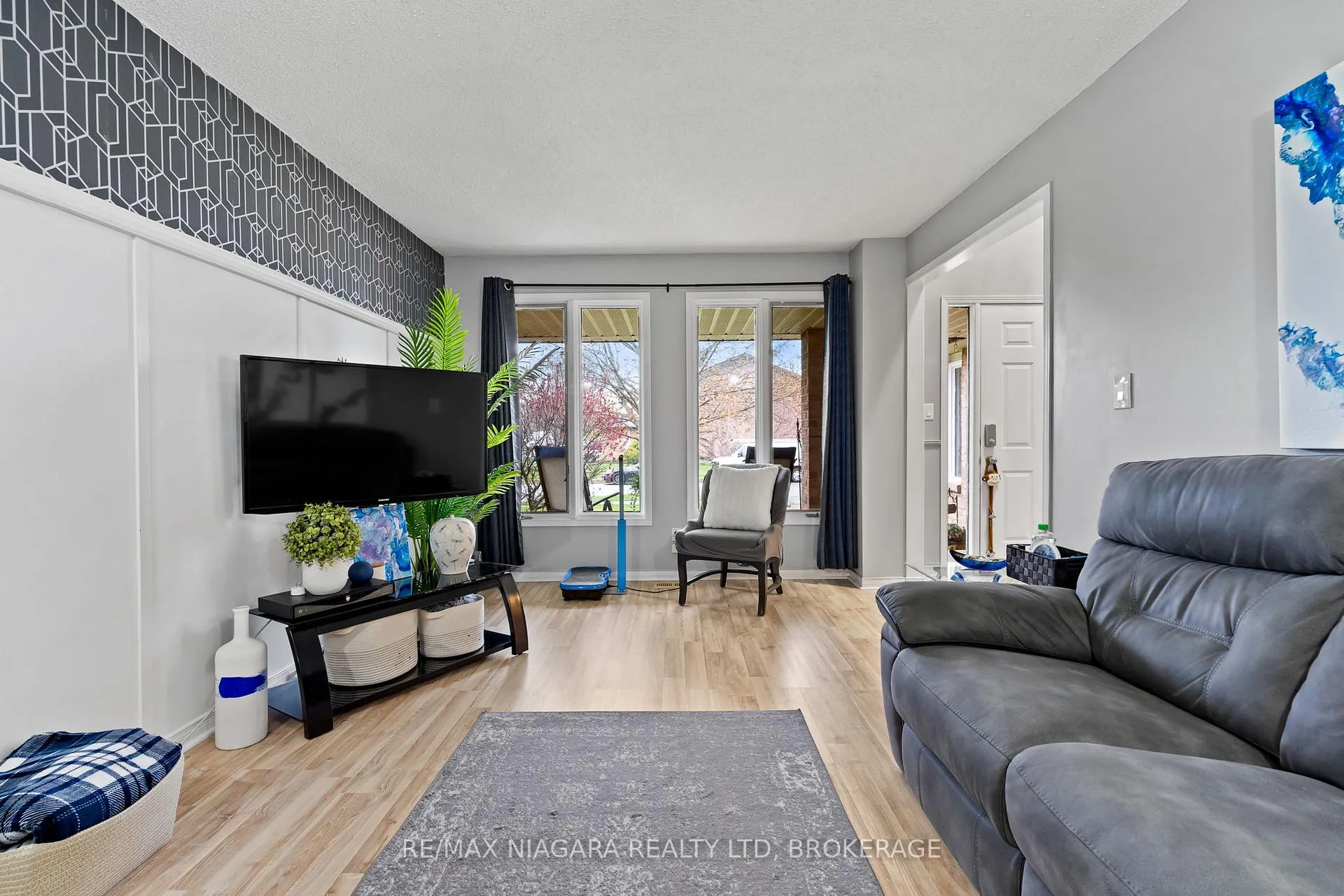 Photo 8 of 51 Woodrush Avenue, Welland, N. Welland — HOMEH