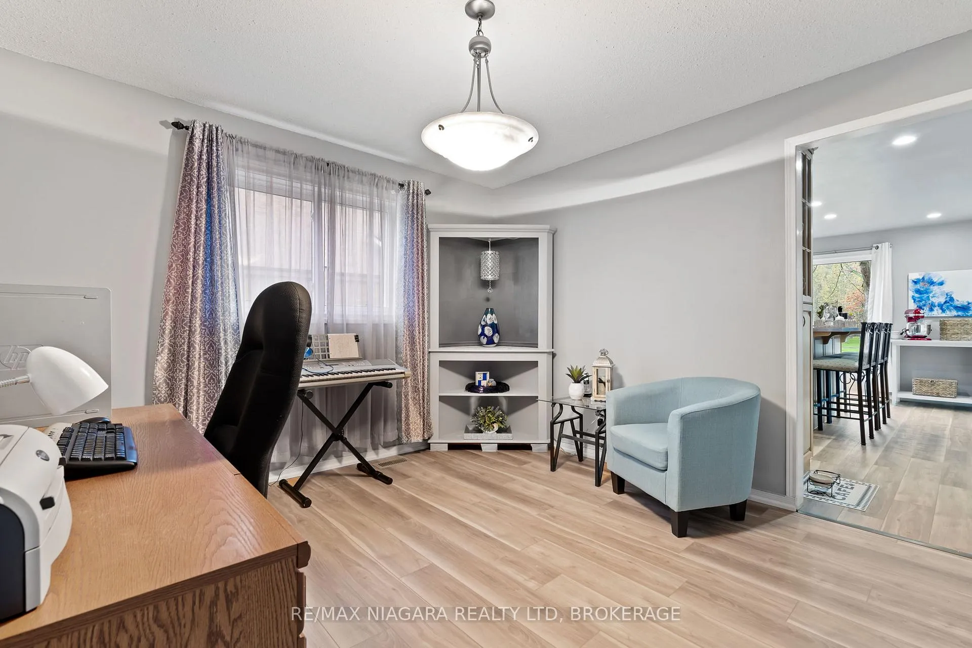 Photo 11 of 51 Woodrush Avenue, Welland, N. Welland — HOMEH