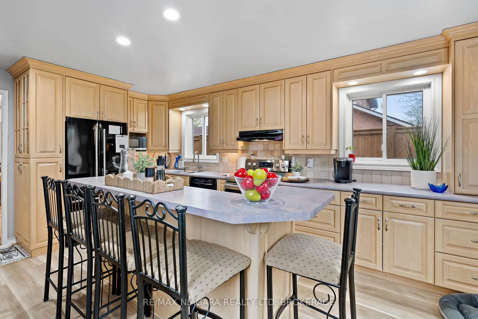 Photo 13 of 51 Woodrush Avenue, Welland, N. Welland — HOMEH