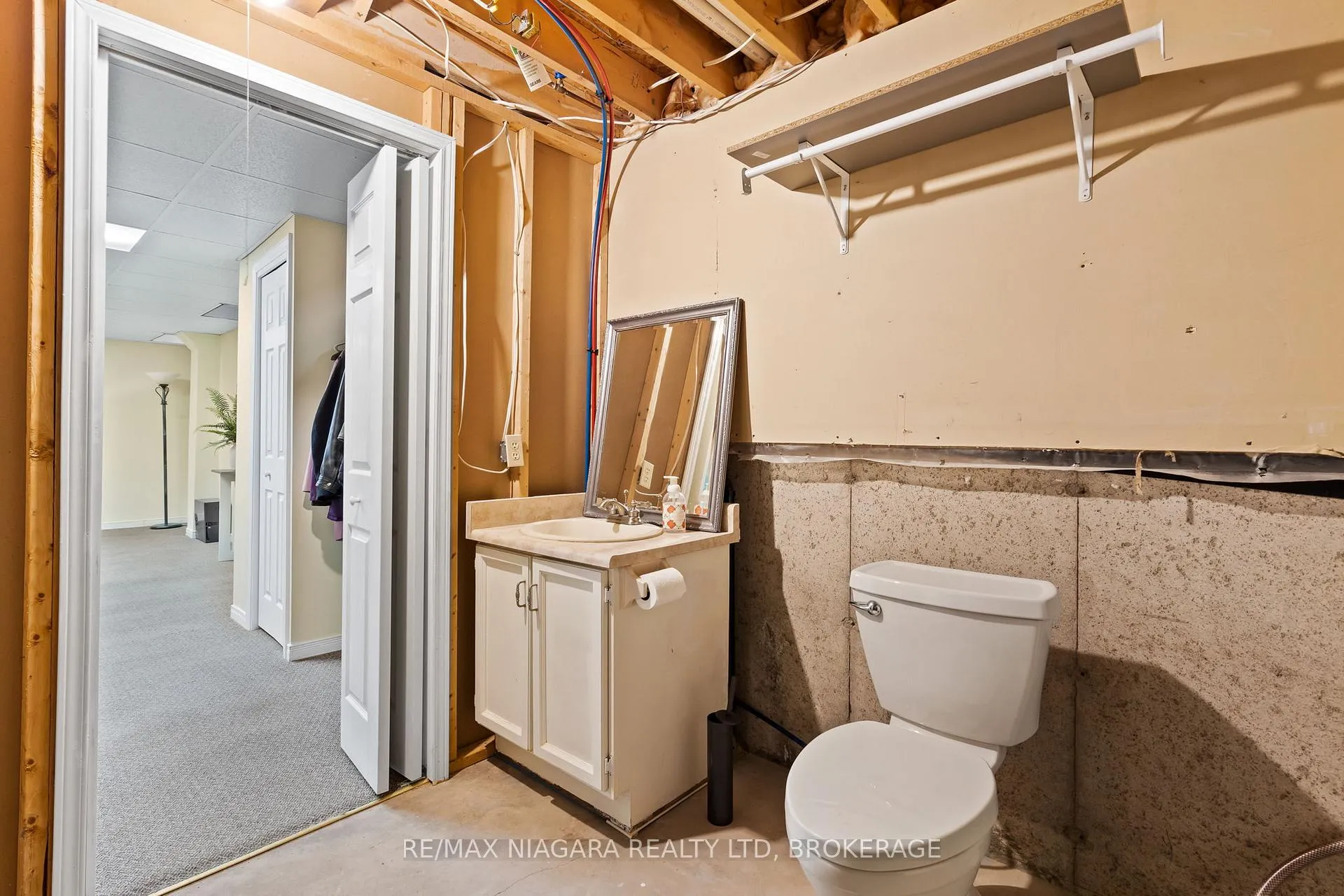 Photo 32 of 51 Woodrush Avenue, Welland, N. Welland — HOMEH