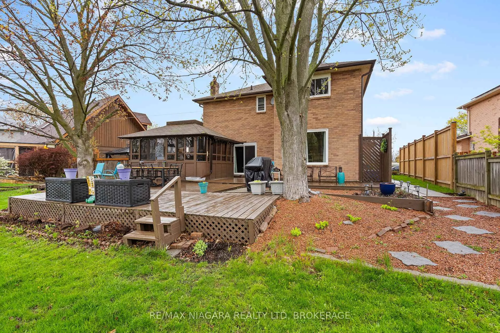 Photo 37 of 51 Woodrush Avenue, Welland, N. Welland — HOMEH