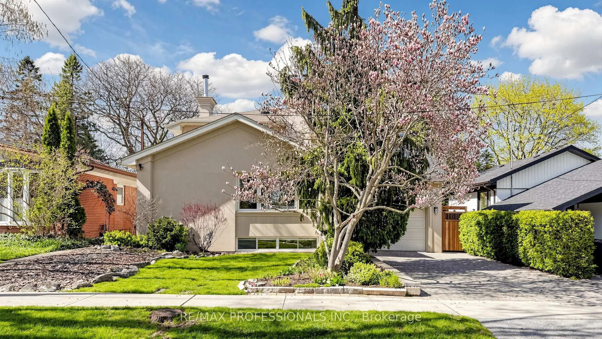 Photo 2 of 6 Hedges Boulevard, Etobicoke, Princess-Rosethorn — HOMEH