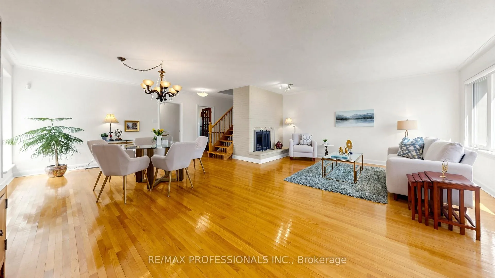 Photo 6 of 6 Hedges Boulevard, Etobicoke, Princess-Rosethorn — HOMEH