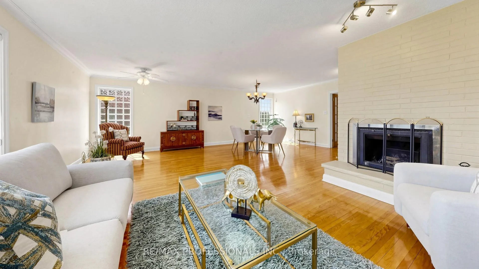 Photo 7 of 6 Hedges Boulevard, Etobicoke, Princess-Rosethorn — HOMEH
