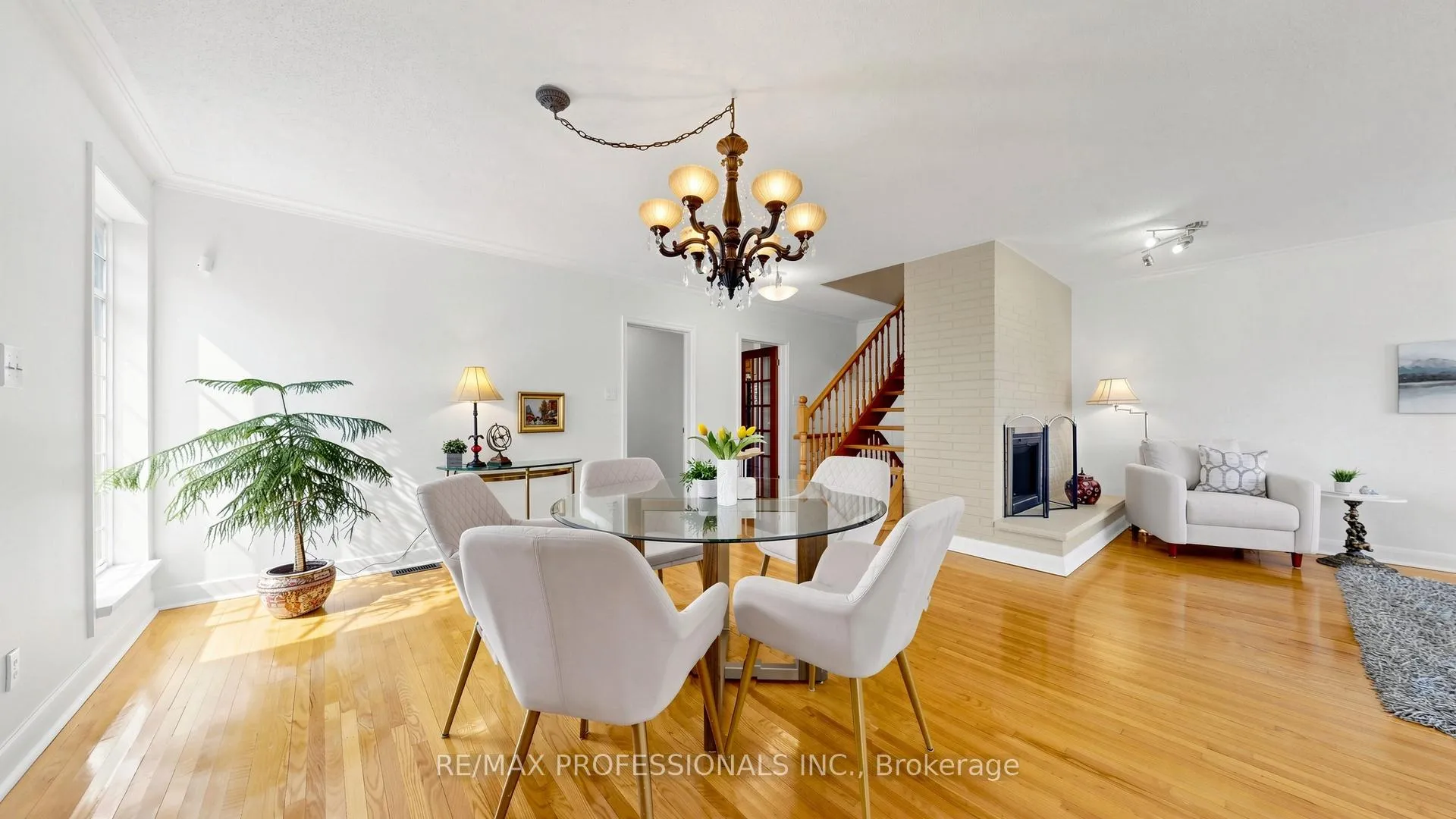 Photo 8 of 6 Hedges Boulevard, Etobicoke, Princess-Rosethorn — HOMEH