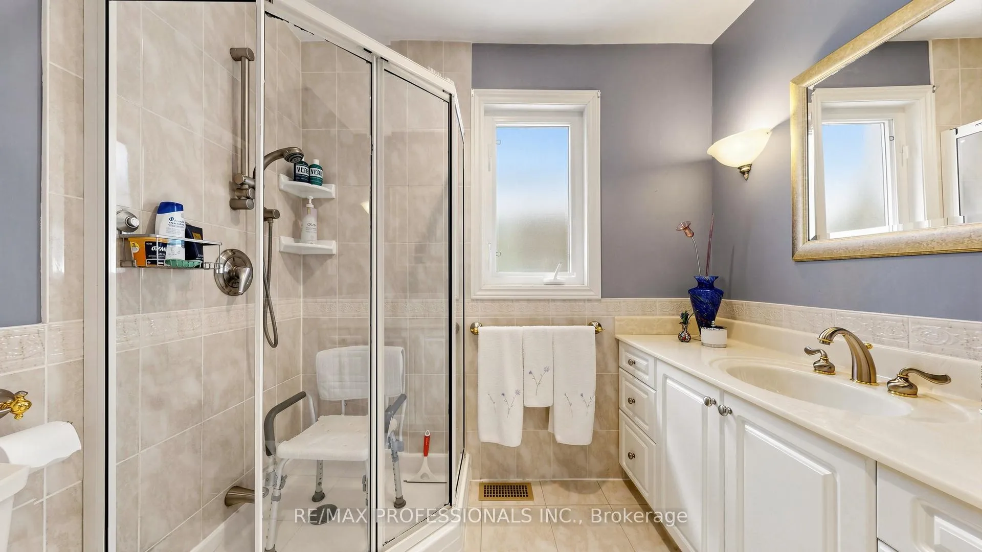 Photo 14 of 6 Hedges Boulevard, Etobicoke, Princess-Rosethorn — HOMEH