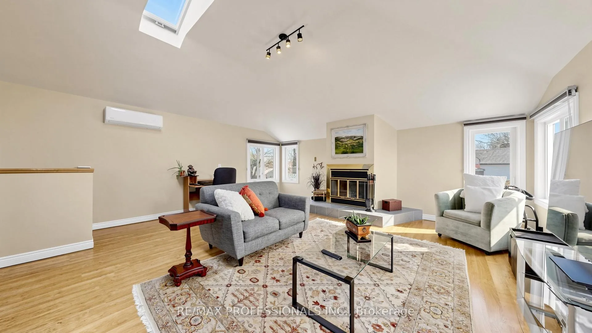 Photo 15 of 6 Hedges Boulevard, Etobicoke, Princess-Rosethorn — HOMEH