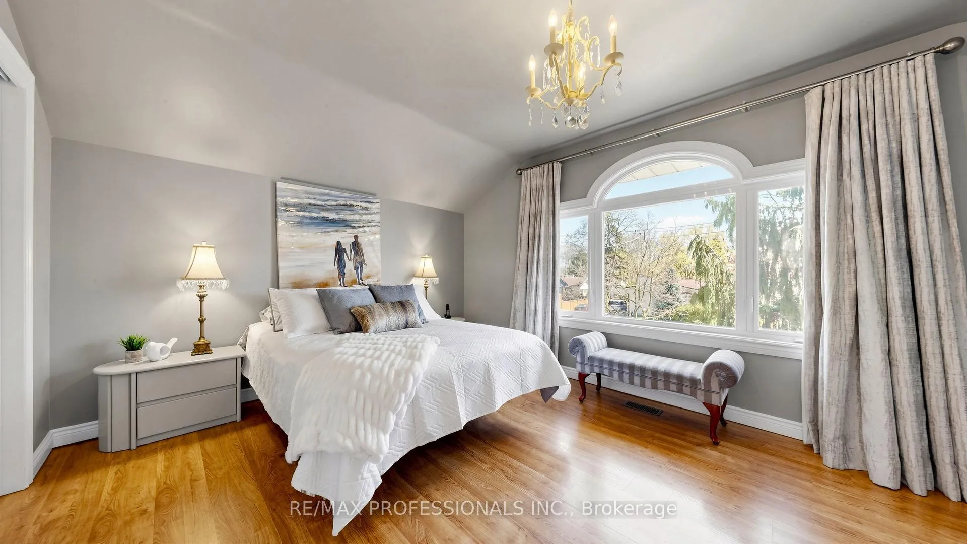 Photo 17 of 6 Hedges Boulevard, Etobicoke, Princess-Rosethorn — HOMEH