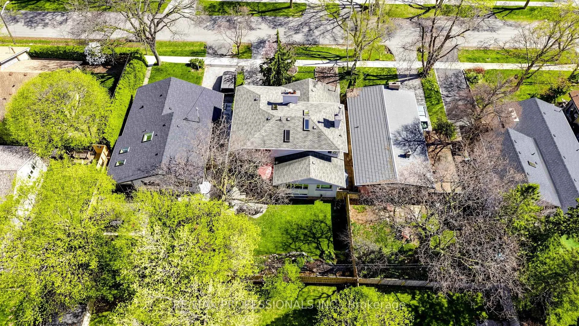 Photo 30 of 6 Hedges Boulevard, Etobicoke, Princess-Rosethorn — HOMEH