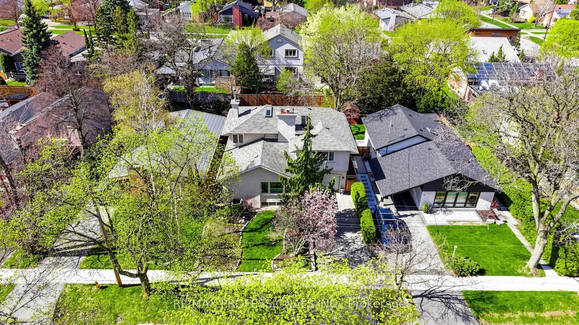 Photo 31 of 6 Hedges Boulevard, Etobicoke, Princess-Rosethorn — HOMEH