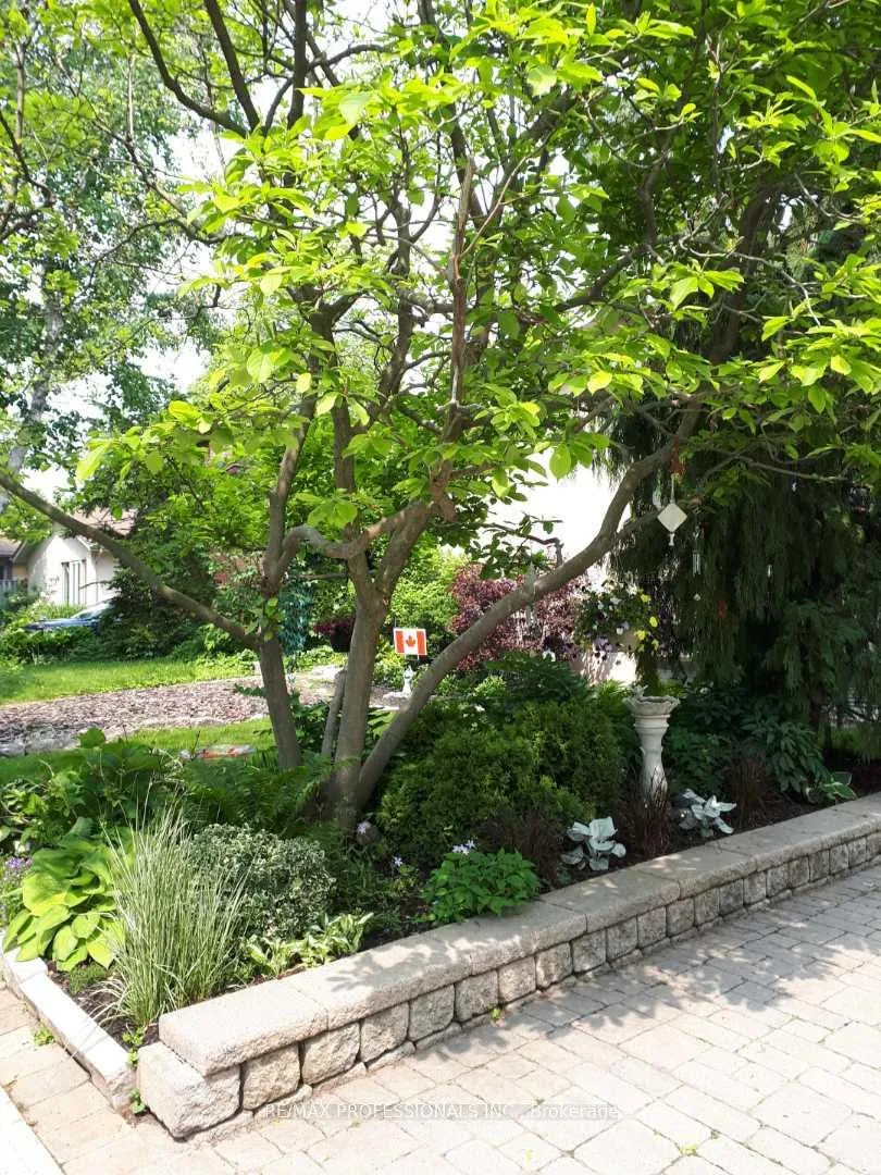 Photo 35 of 6 Hedges Boulevard, Etobicoke, Princess-Rosethorn — HOMEH