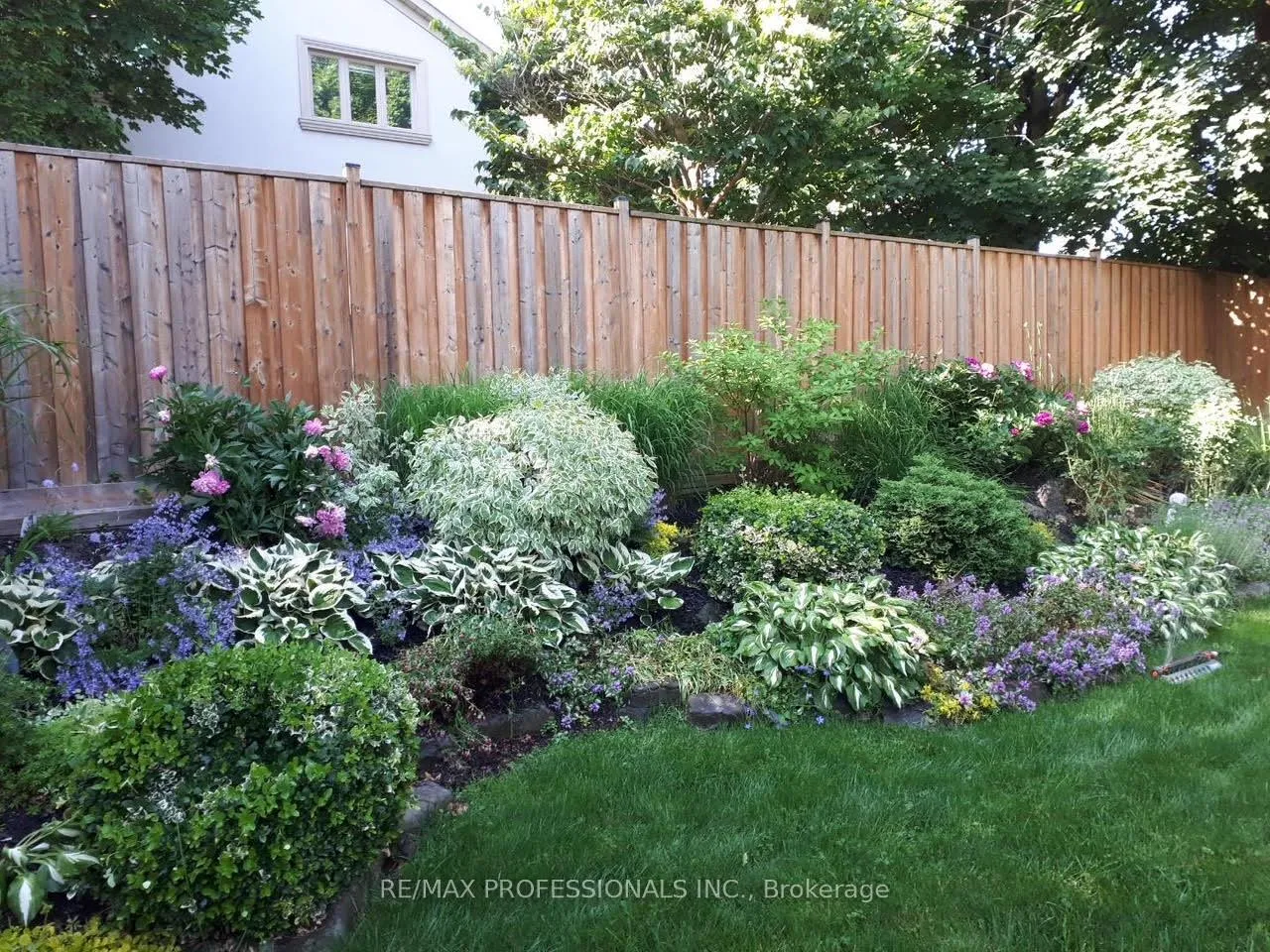 Photo 36 of 6 Hedges Boulevard, Etobicoke, Princess-Rosethorn — HOMEH
