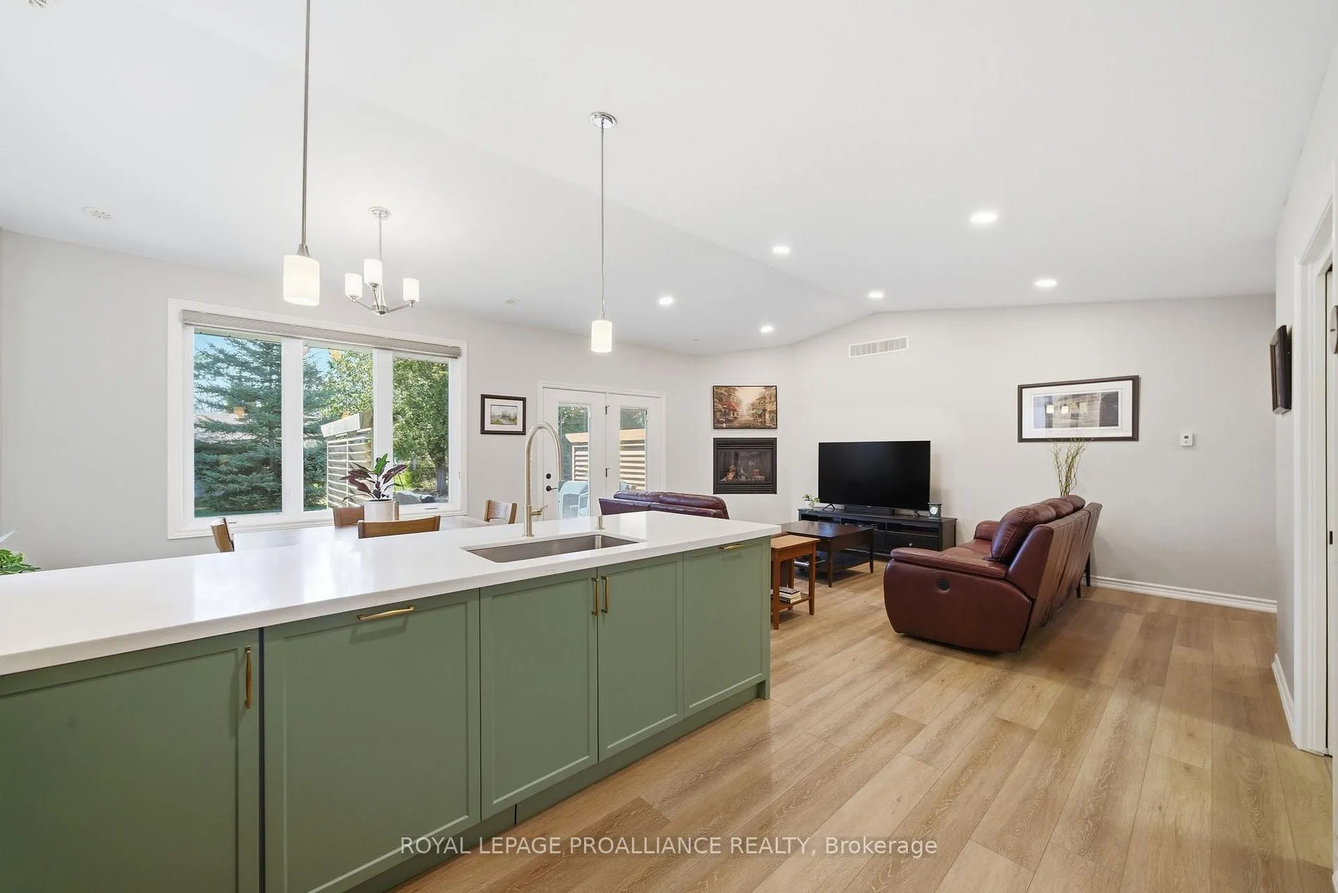 Photo 15 of 37 Forest Drive, Brighton — HOMEH