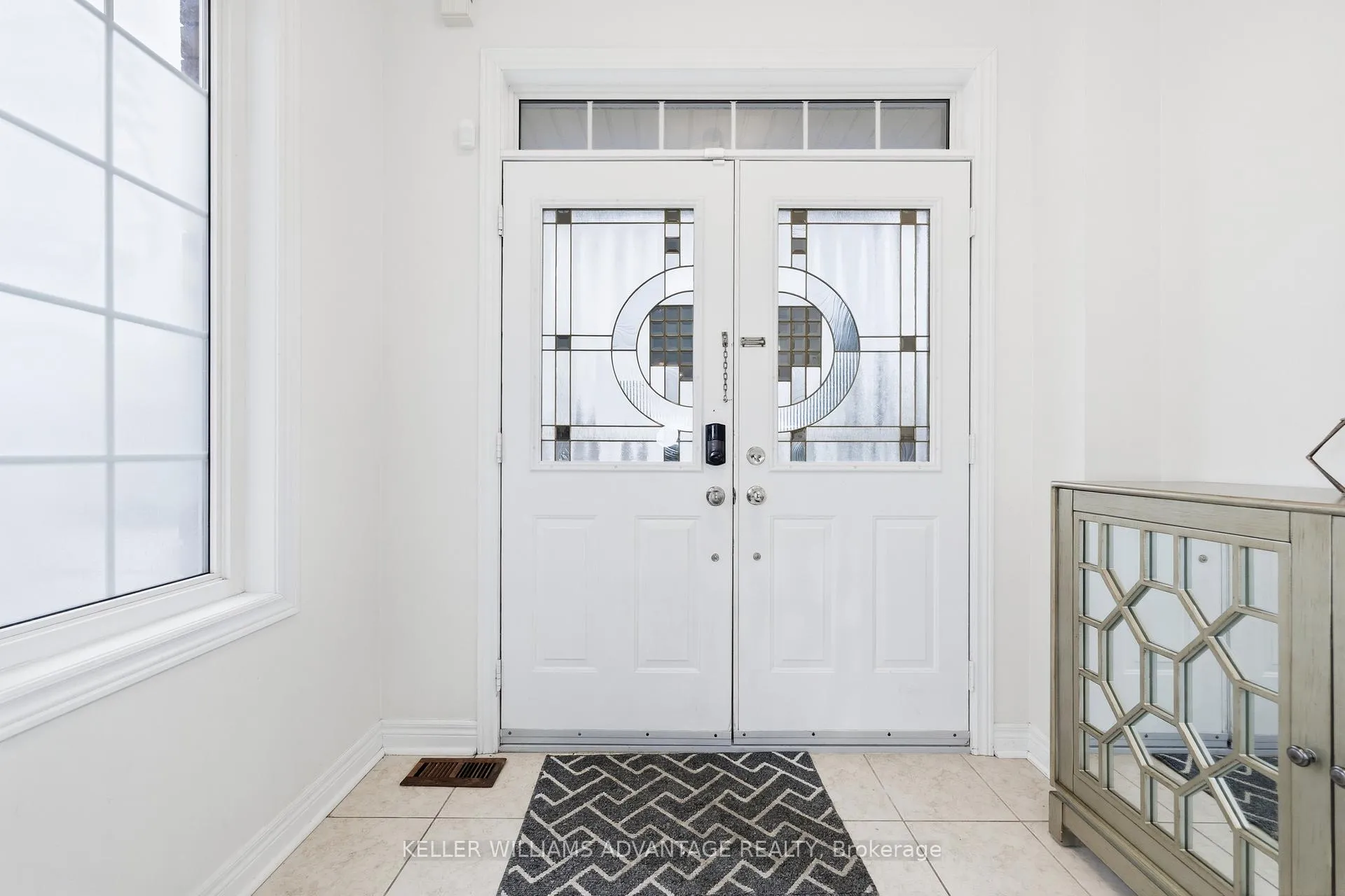 Photo 2 of 117 Mintwood Road, Vaughan, Patterson — HOMEH