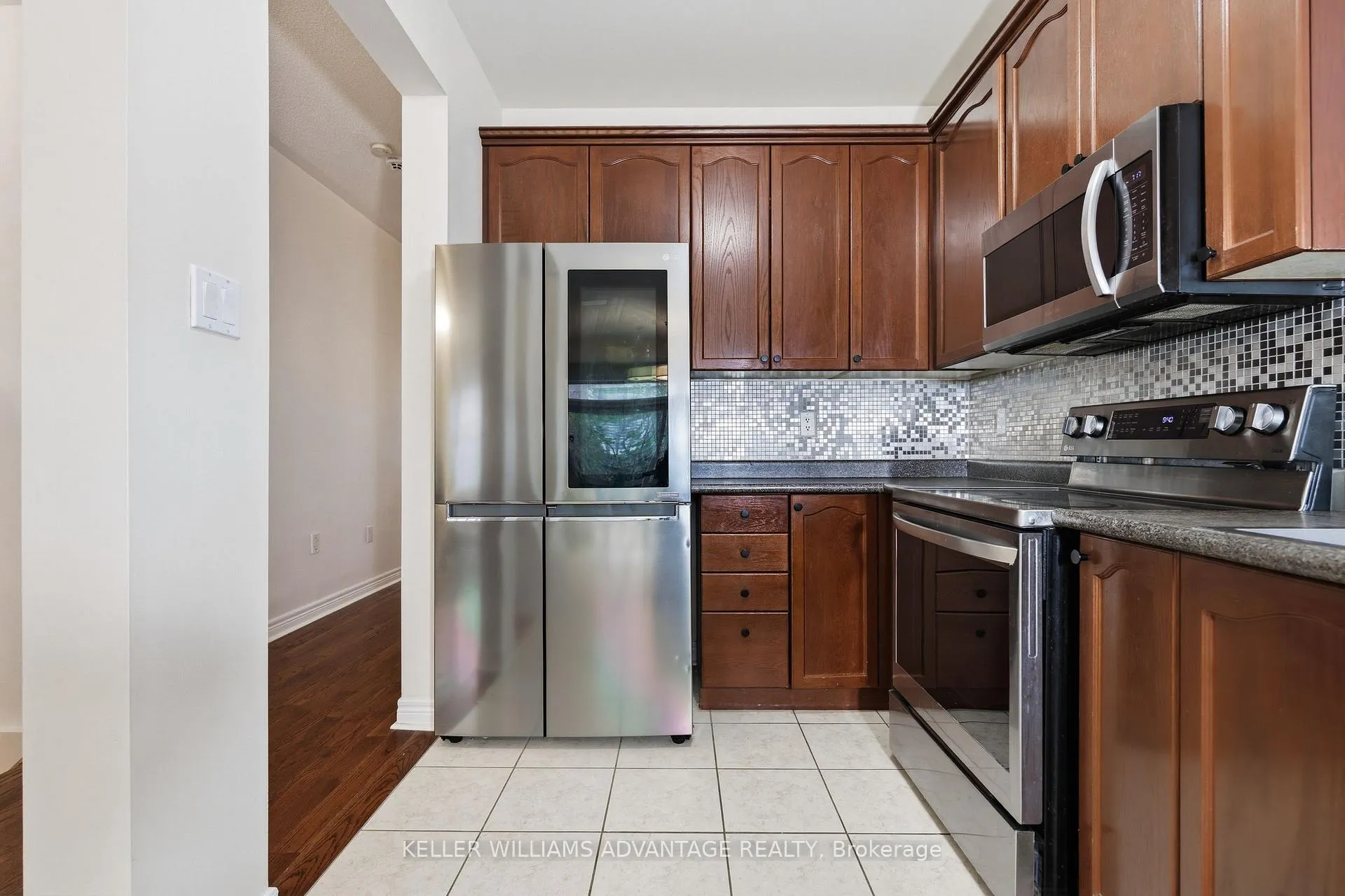 Photo 7 of 117 Mintwood Road, Vaughan, Patterson — HOMEH